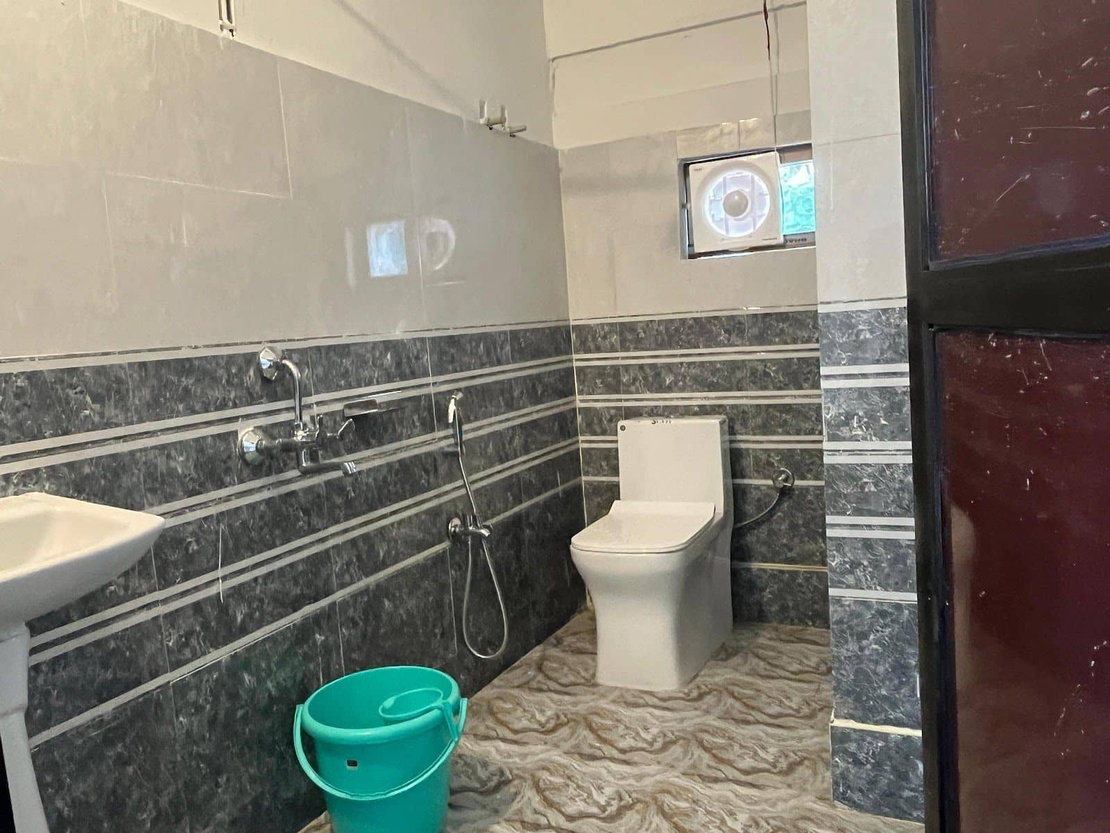 Central Guest House w/ Clean Rooms, Arunachal - photo 4