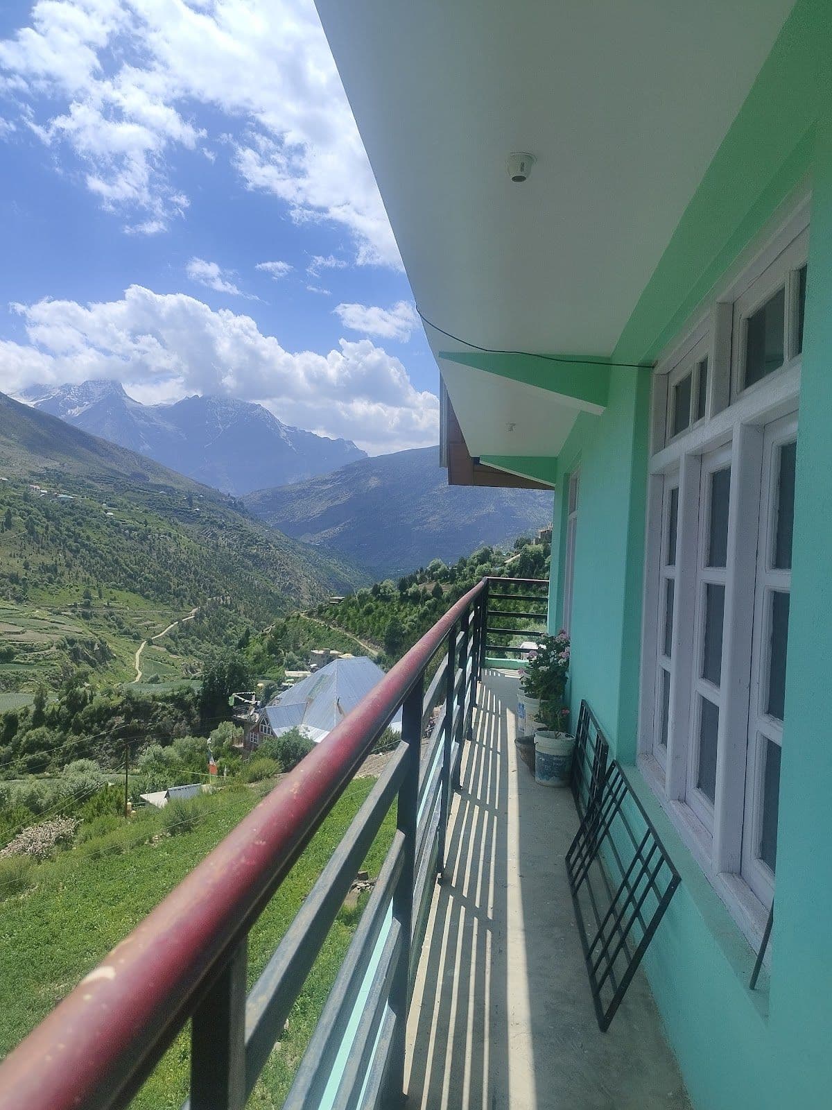 Highway Homestay w/ Home Meals & Views, HP in Yurnath, HP 1