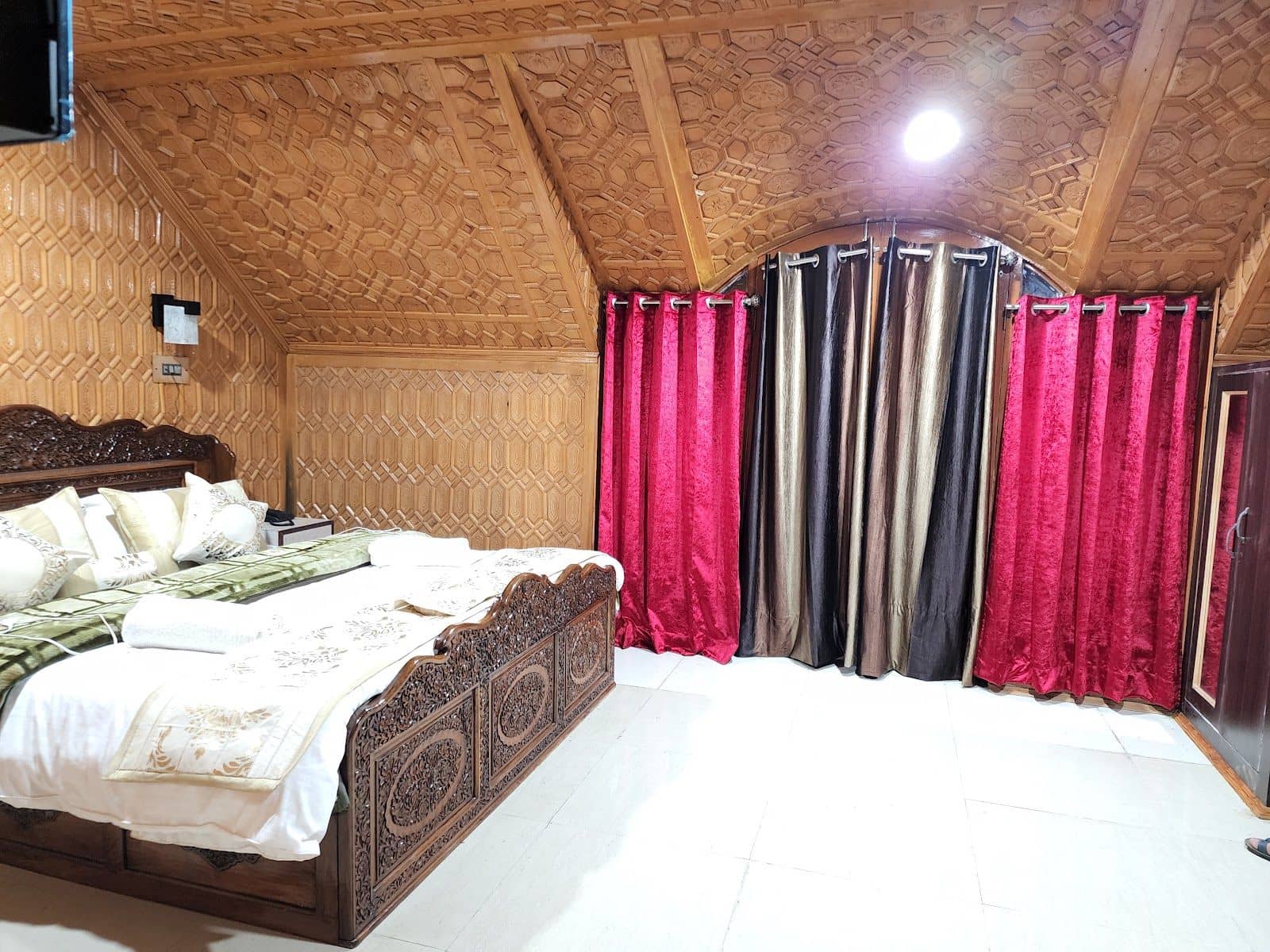 Spacious Stay w/ Glacier Views, Jammu & Kashmir - Sonamarg, Jammu & Kashmir photo 3