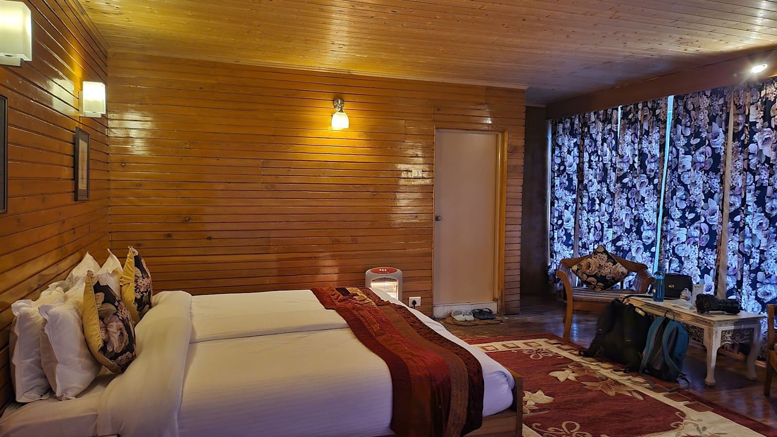 Mtn View Stay w/ Fresh Food & Live Shows, Sikkim in Sikkim, Lachen 2