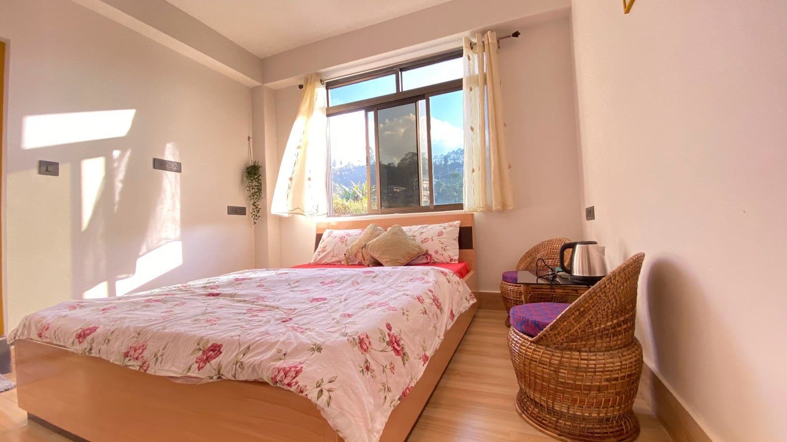 Mountain View Artistic Homestay w/ 11/10 Food in Ravangla 2