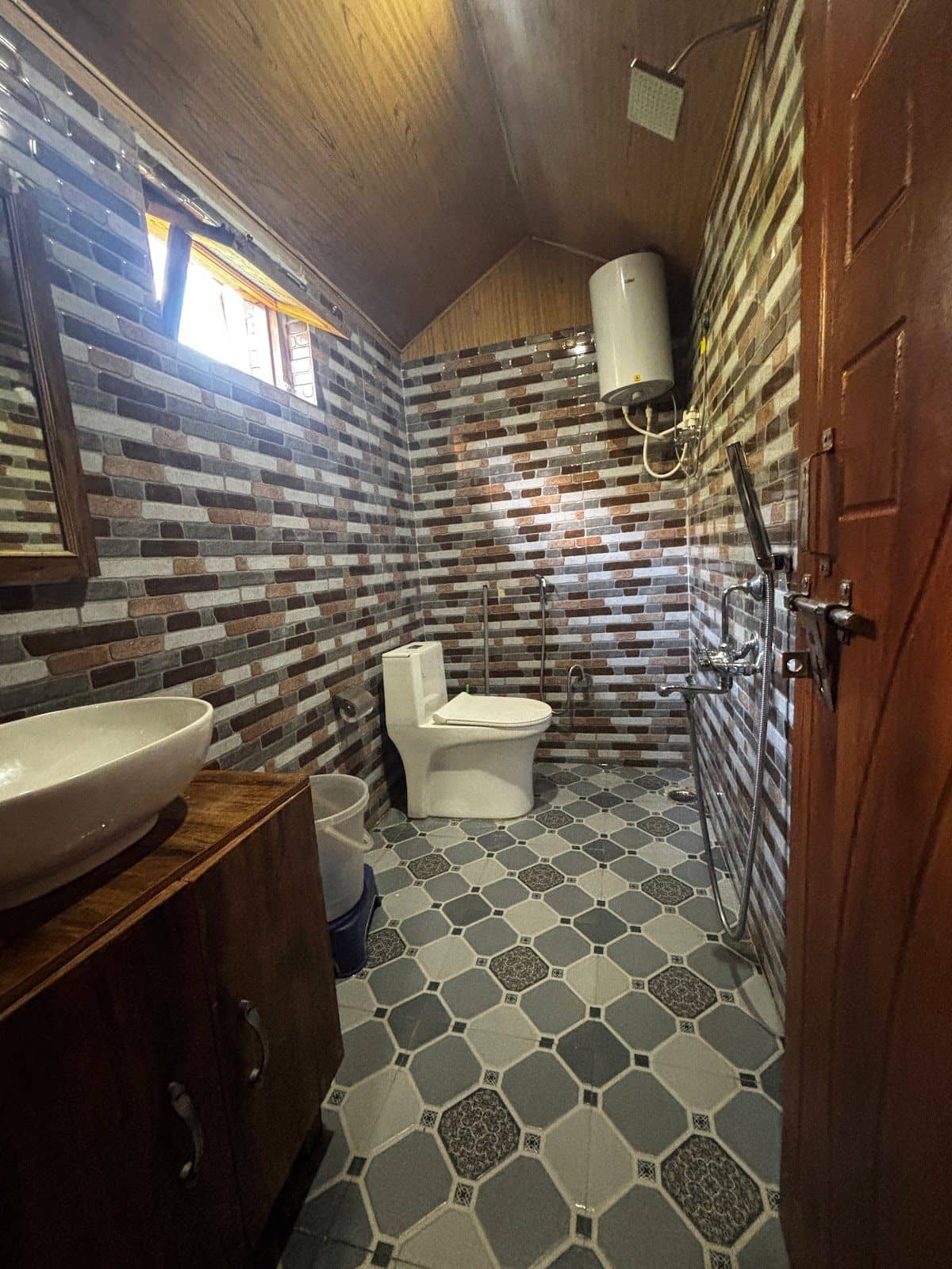 Apple Homestay w/ River Views, Uttarakhand - Harsil, Uttarakhand photo 4