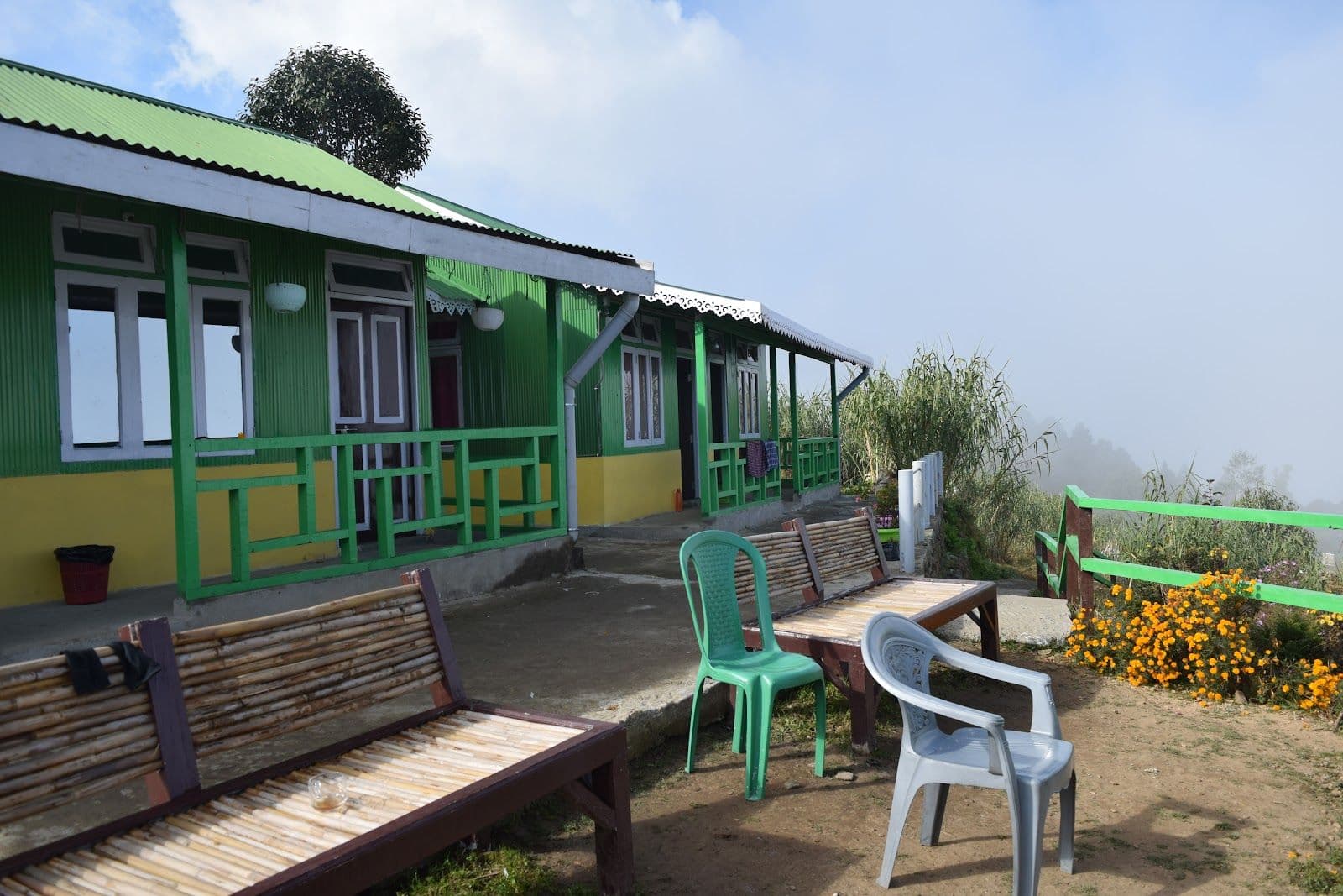 Breathtaking mountain vistas w/ yum meals in Chatakpur, Bengal 1