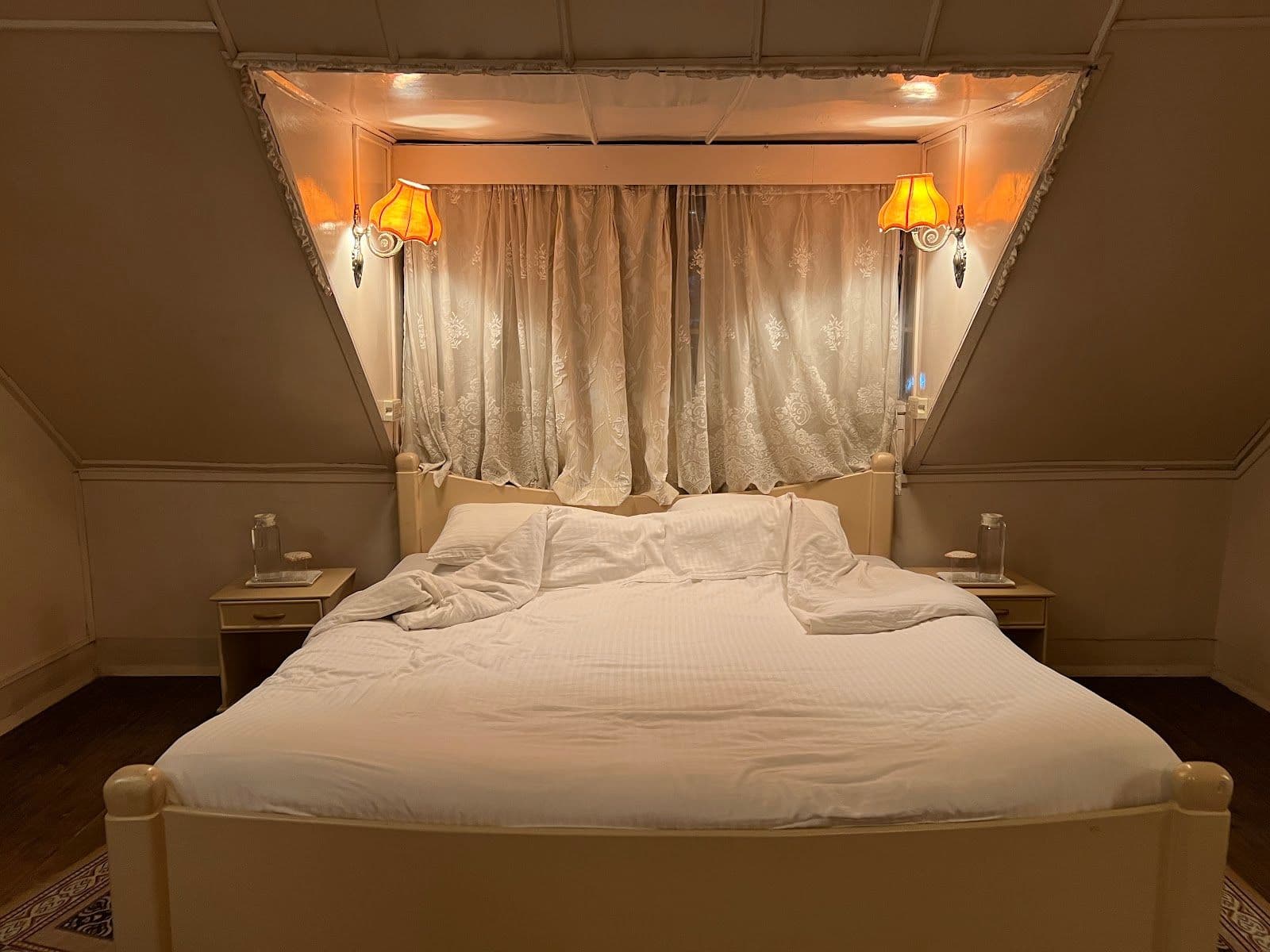 Colonial Charm Homestay: Vintage Luxury in Shillong 8