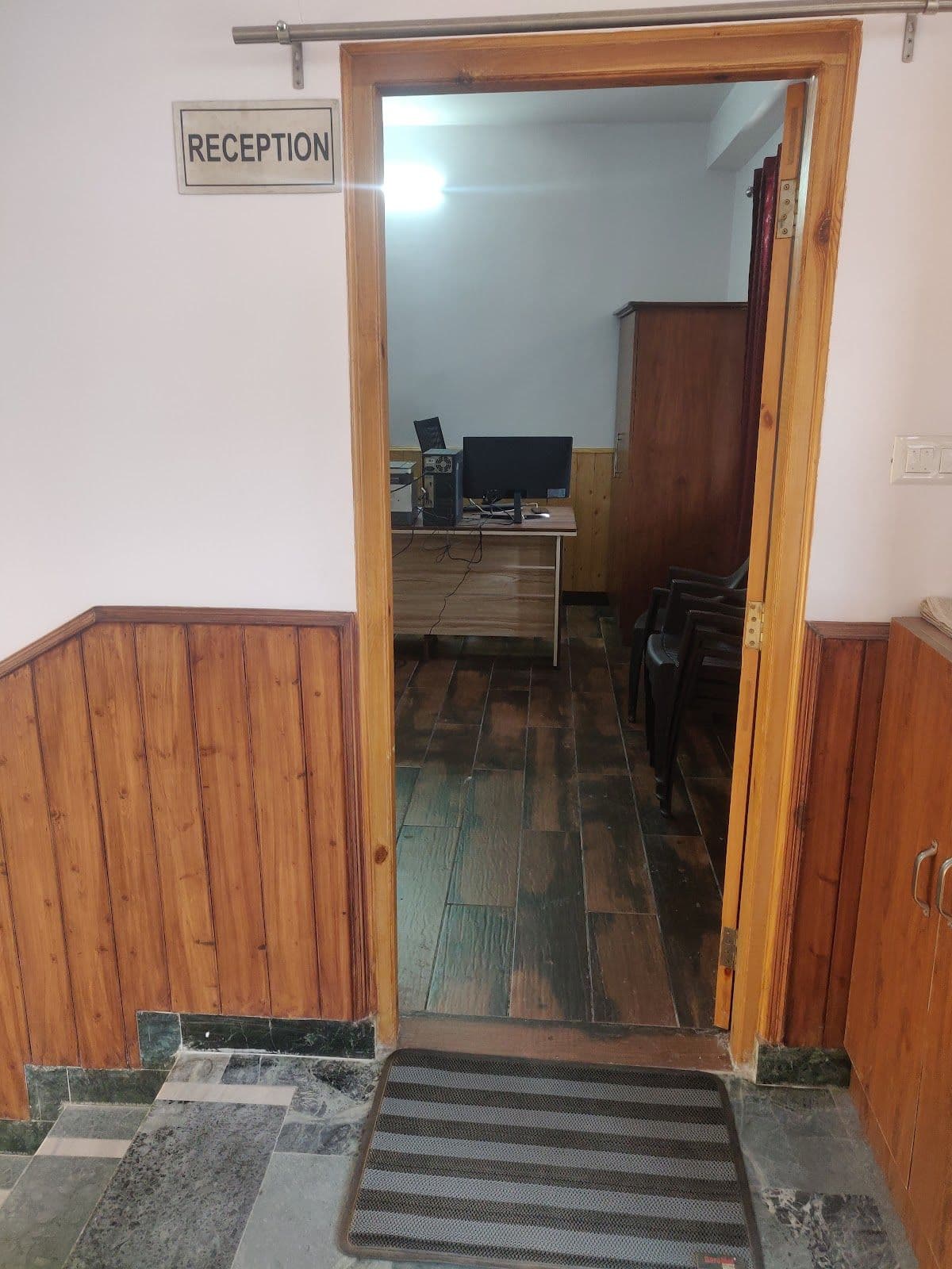 Apple Farm Homestay w/ Cultural Experience, HP in Rohru, HP 5