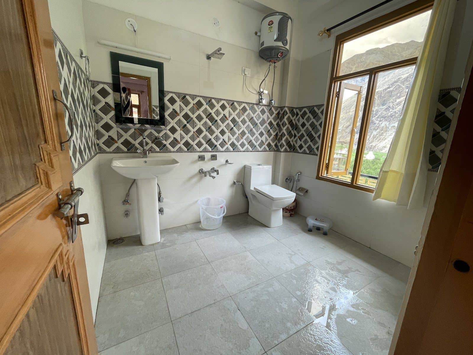 Homestay w/ Home Meals & Views, HP - Tabo, HP photo 4