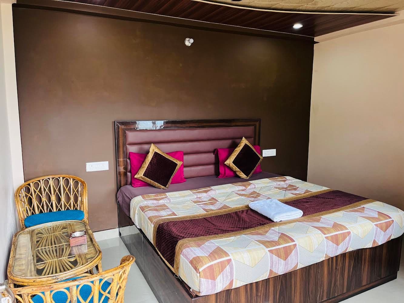 Mountain Homestay w/ Hill Views & Home Meals, UT in Rishikesh, Uttarakhand 8