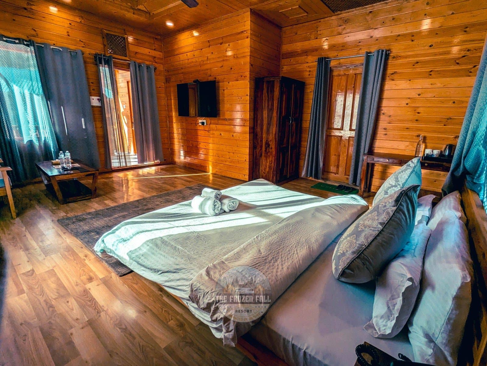 Waterfall Villa w/ Snowfall Views, Jammu & Kashmir - Jammu and Kashmir photo 5