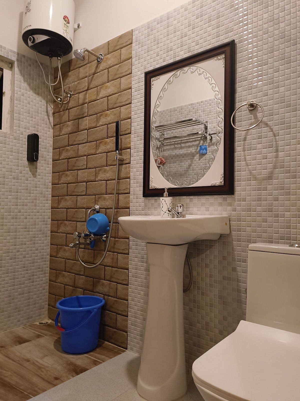 Tranquil Riverside Retreat with Mountain Views photo