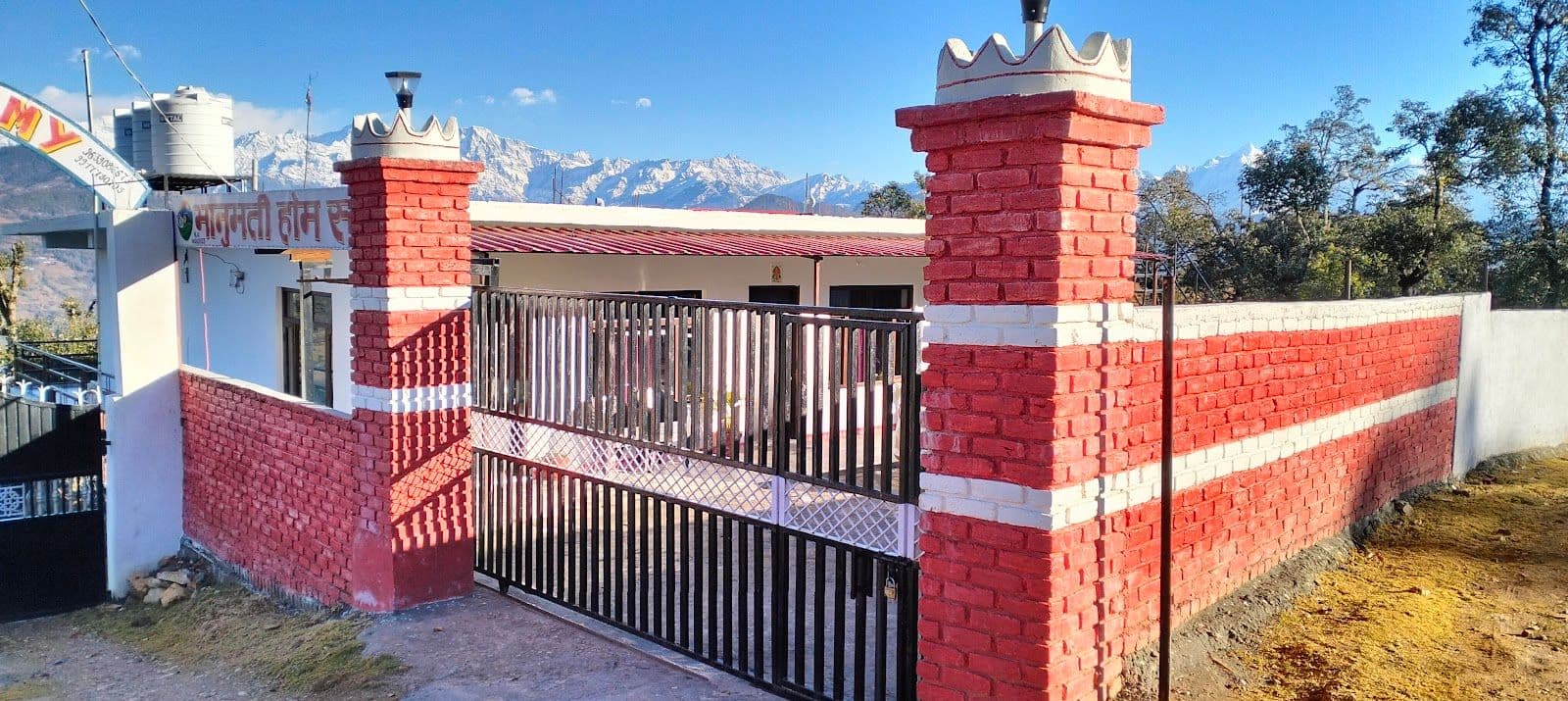 Himalaya View Homestay w/ Home Meals, Uttarakhand in Chaukori, Uttarakhand