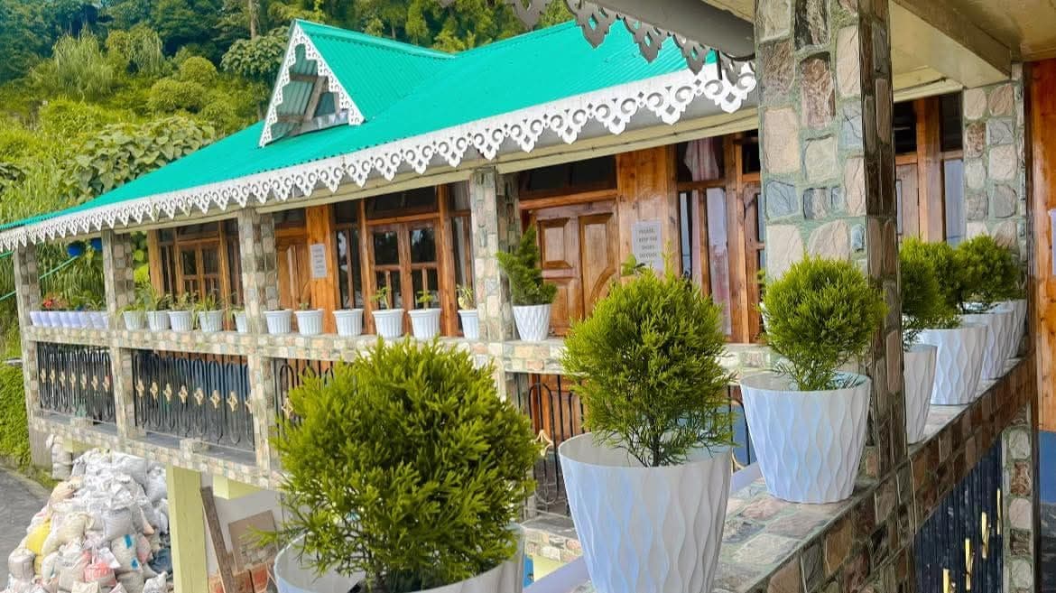 Midst of town Stunning home stay in Lebong 1