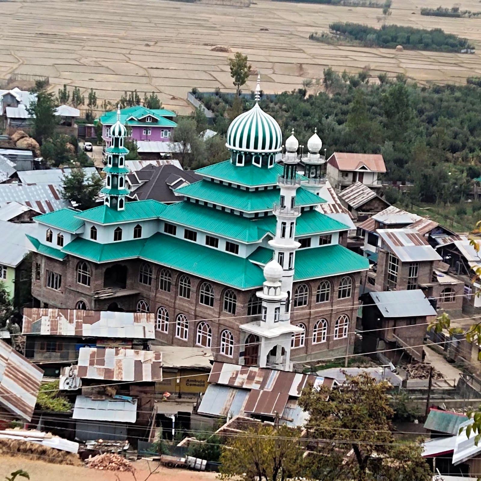 Hilltop Homestay w/ Wular Lake Views, Kashmir in Srinagar, Kashmir 8
