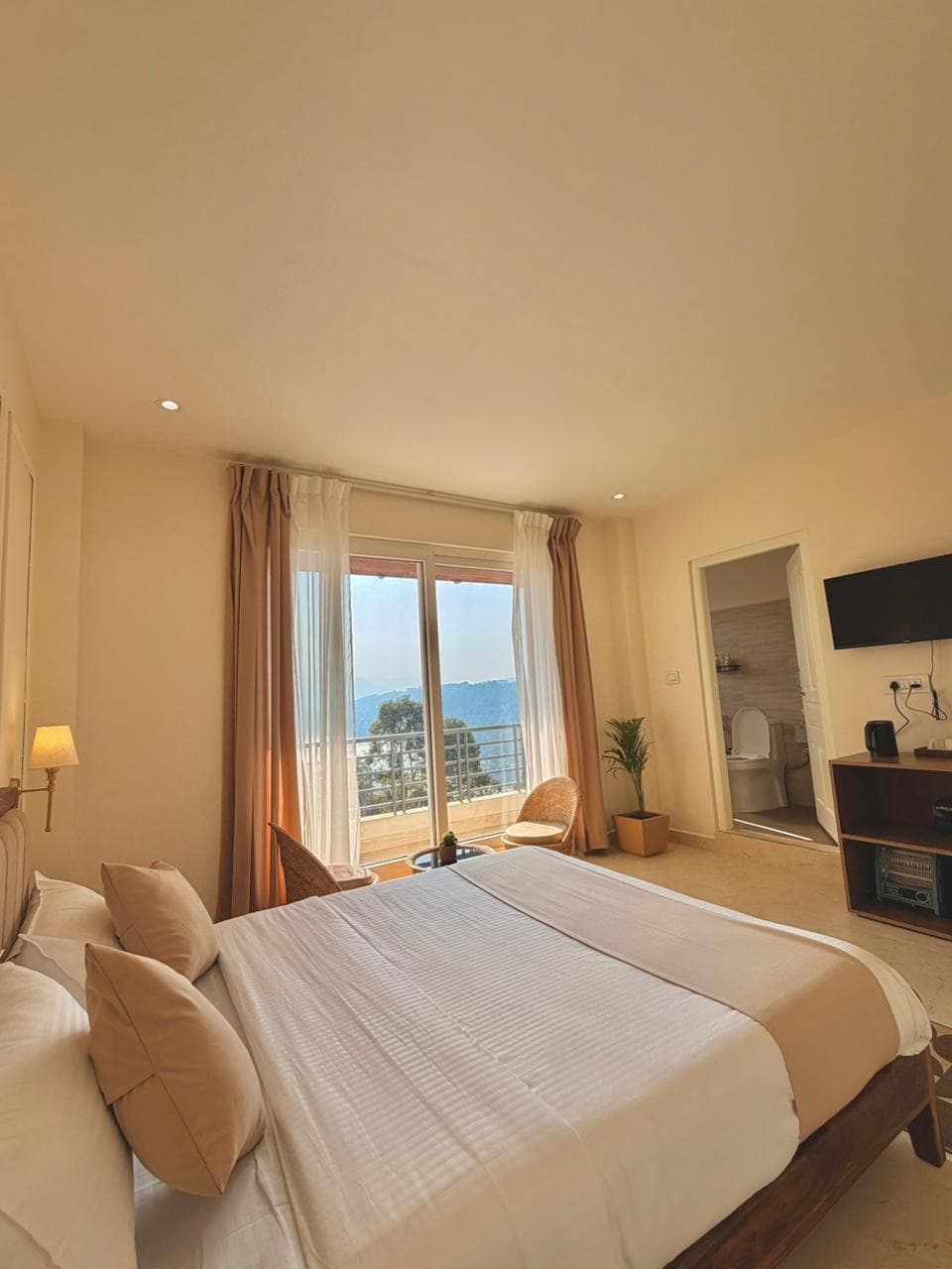 Lakefront Home w/ Garden, Meghalaya in Umiam, Meghalaya 2