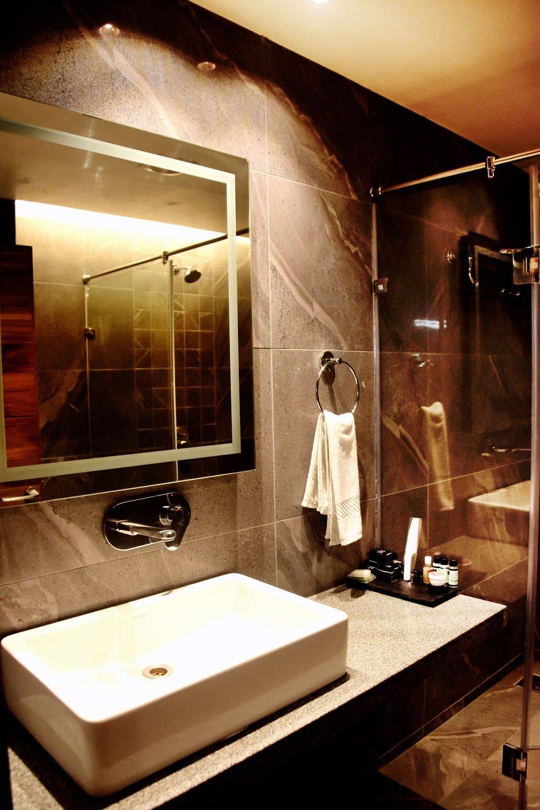 Mumbai-Grade Veg Stay w/ Parking & Tasty Food - Tezpur photo 4