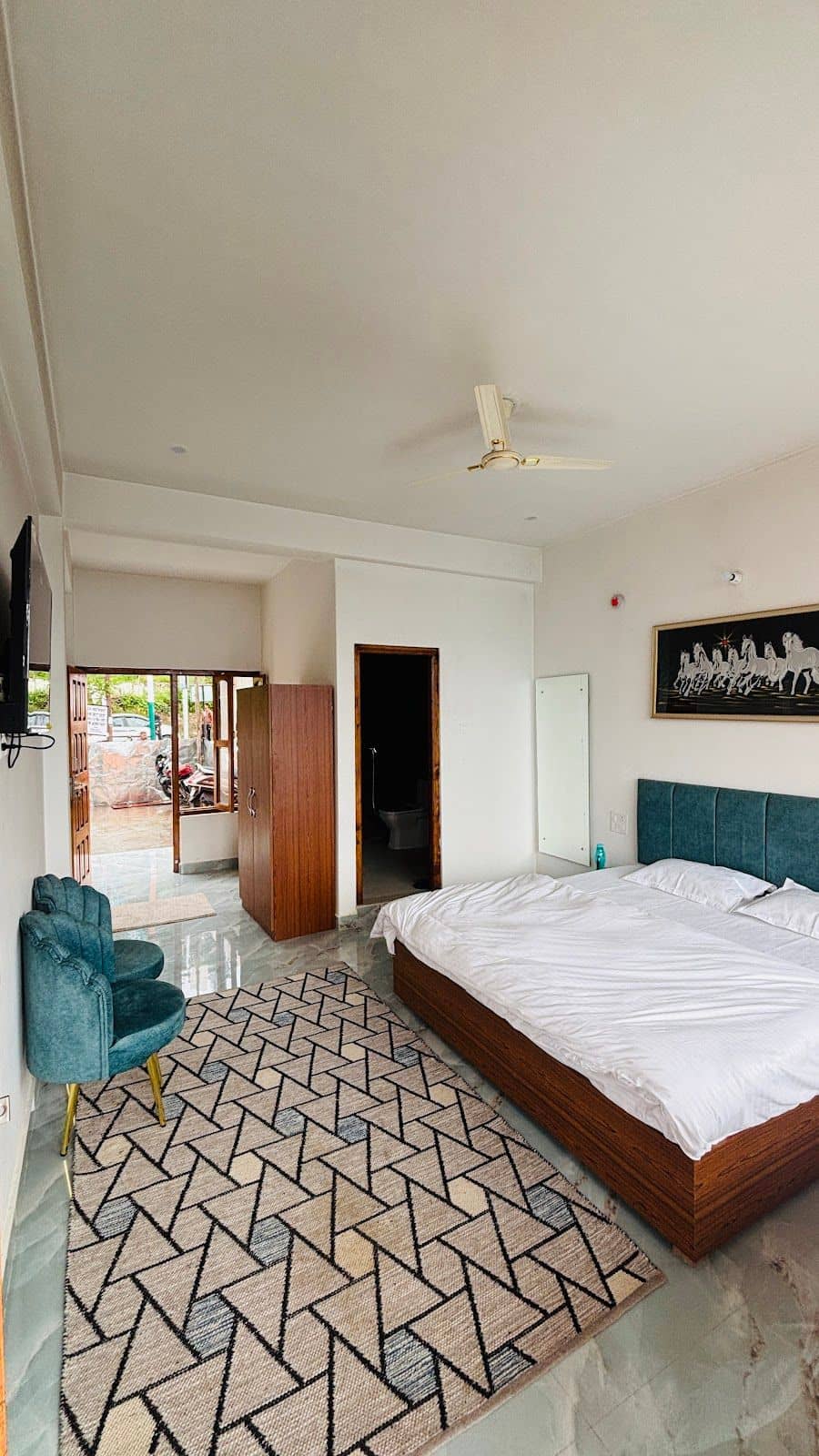 Mountain Homestay w/ Home Meals & Views, UK - Dehradun, UK photo 3