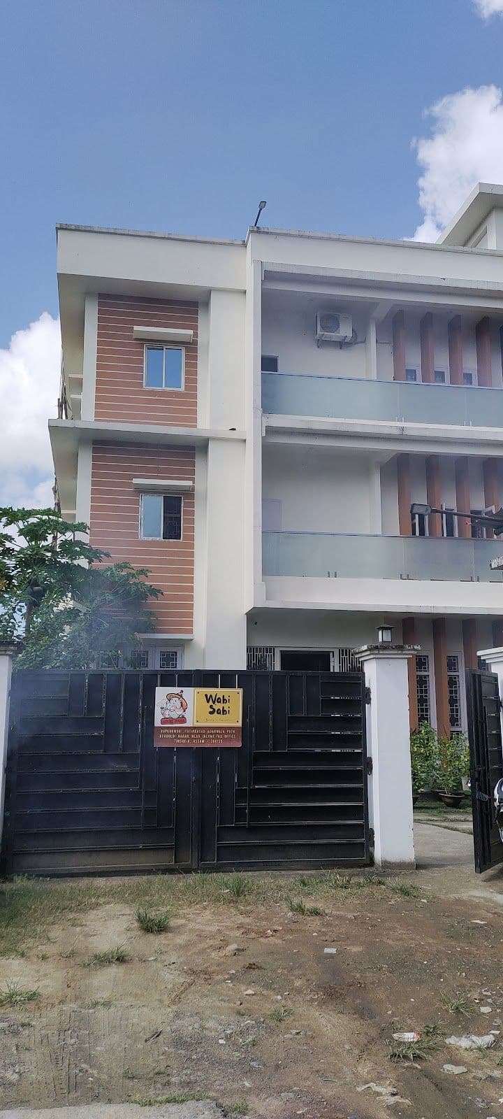 Spacious Homestay w/ Balcony & Kitchen, Assam in Tinsukia 1