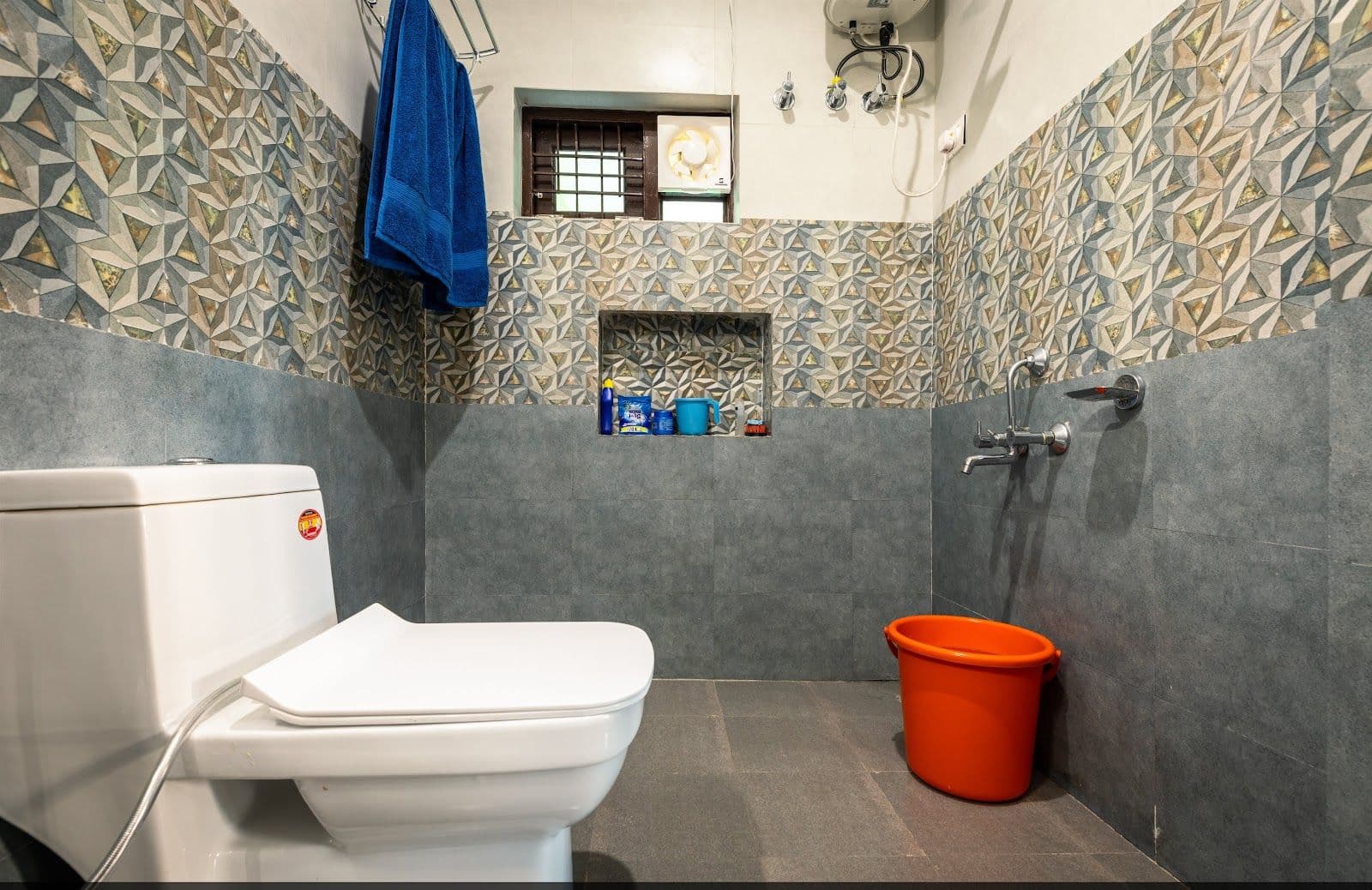 Homestay w/ Himalayan Views & Home Meals in Pilkha, Uttarakhand 2