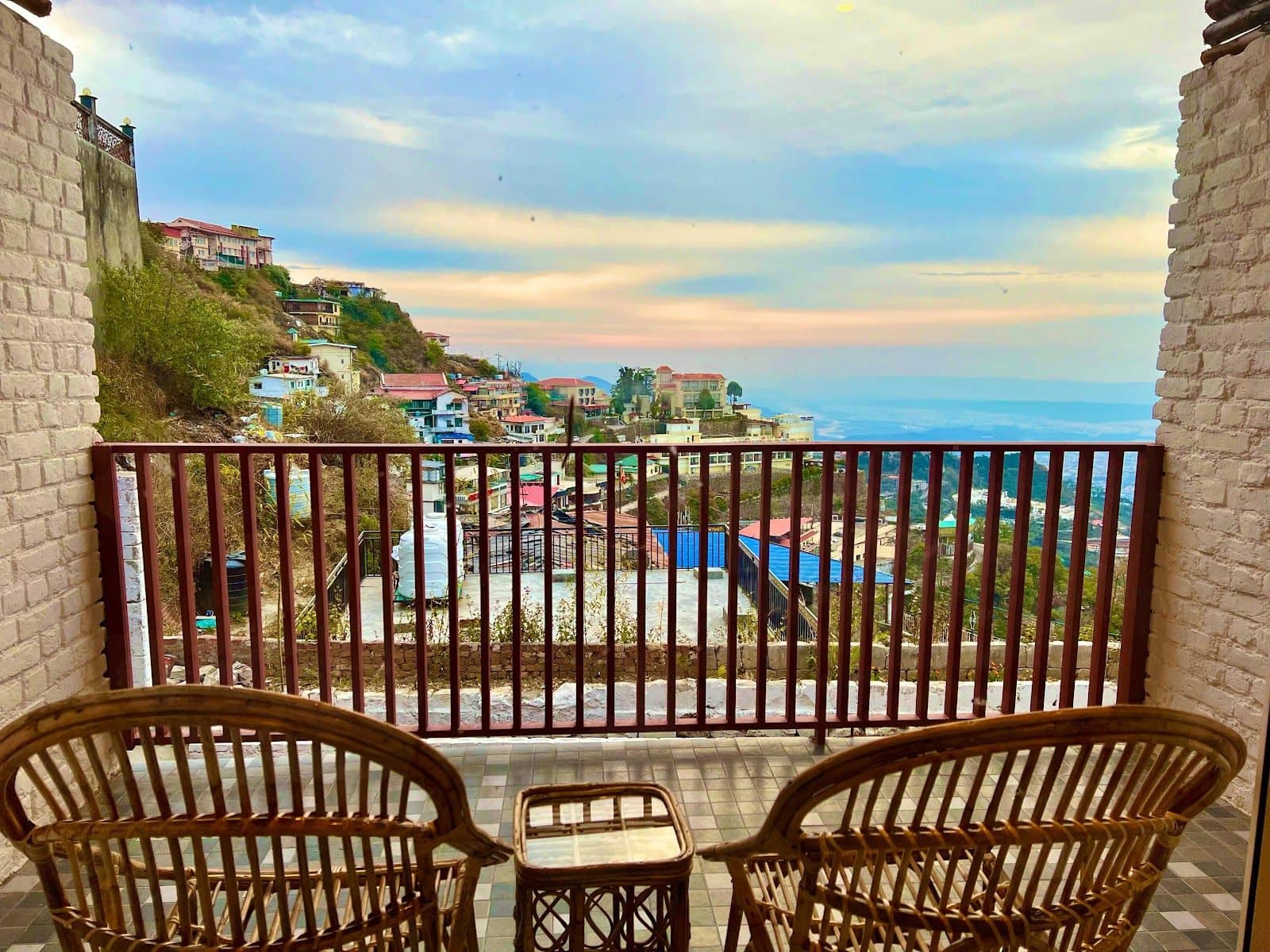 Homestay w/ Hill Views & Attentive Staff, Uttarakhand - Mussoorie, Uttarakhand