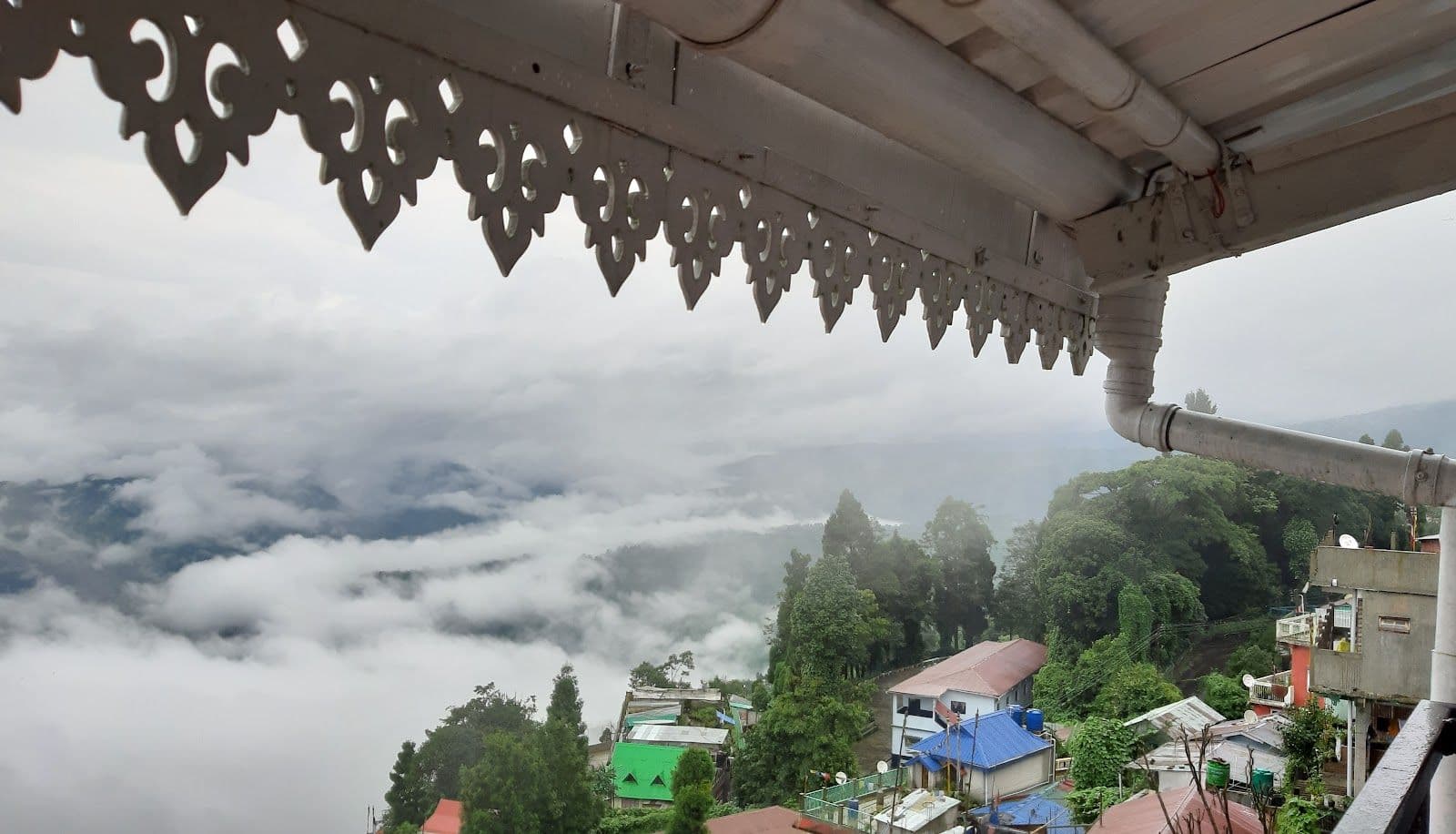 4BR Kurseong Home with Mountain Views & Meals in Kurseong 8