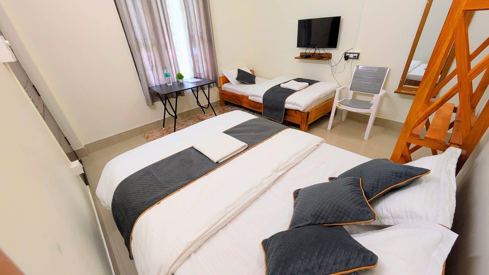 Hillside Home w/ Bonfire & Mtn Views, NE - Dirang, Arunachal Pradesh photo 3