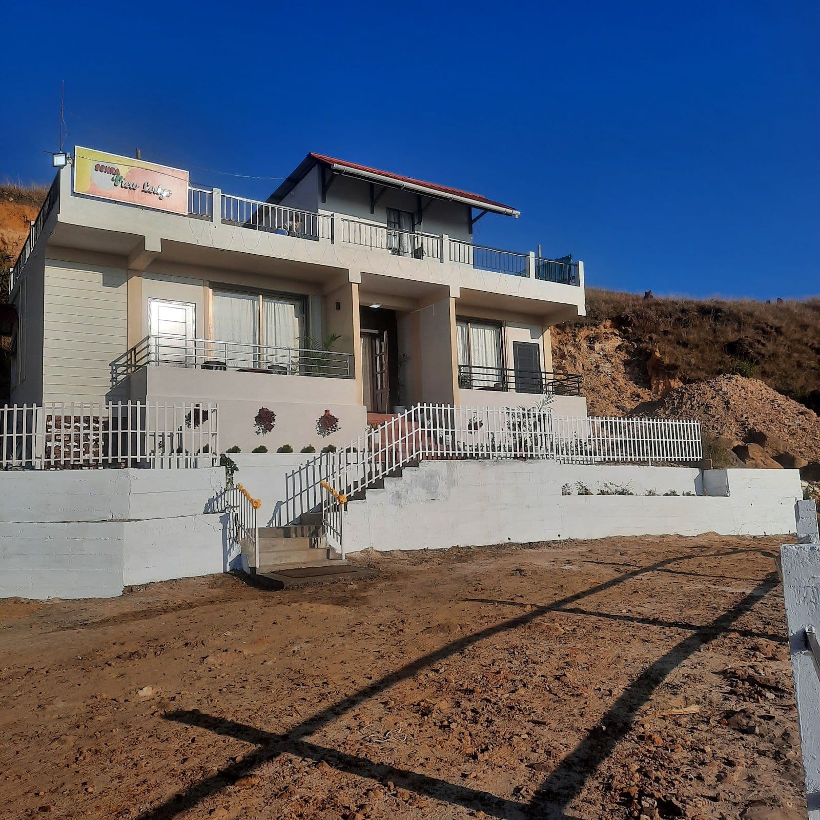 Stunning Views Homestay: Balcony Sunrises in Cherrapunji 1