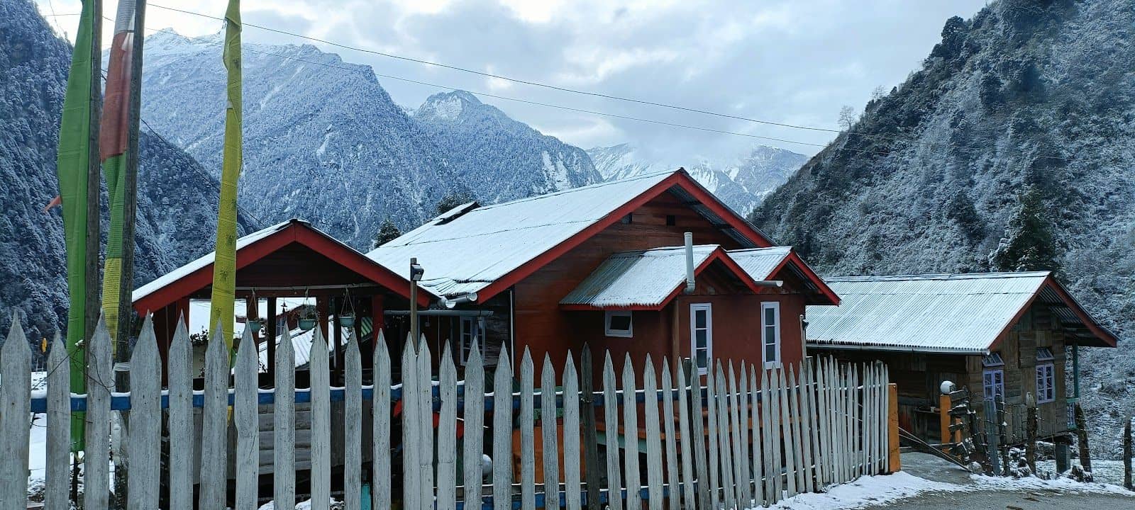 Mountain View Homestay w/ Bonfire & Cafe, Sikkim - Lachen