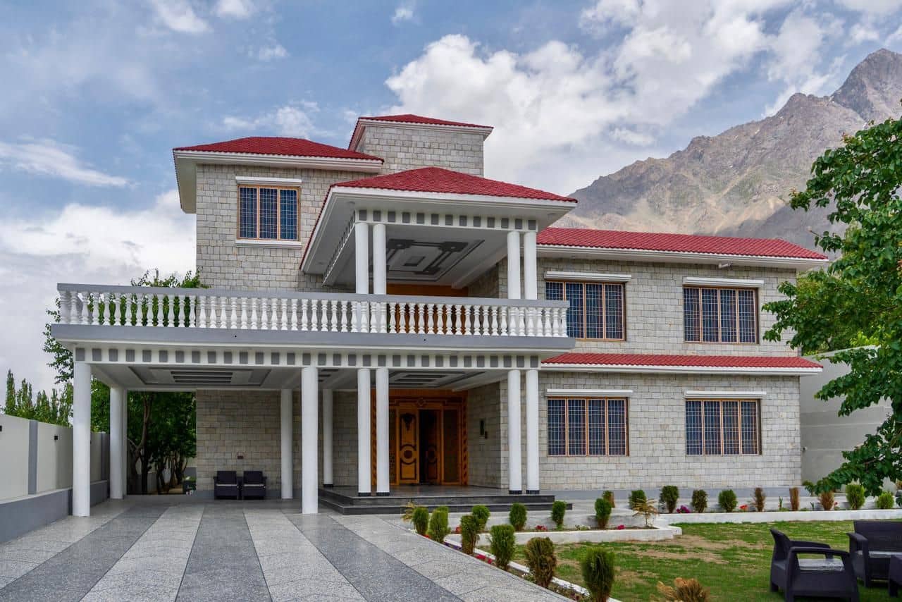 Spacious Homestay w/ Valley Views & Meals, AP - Skardu, AP