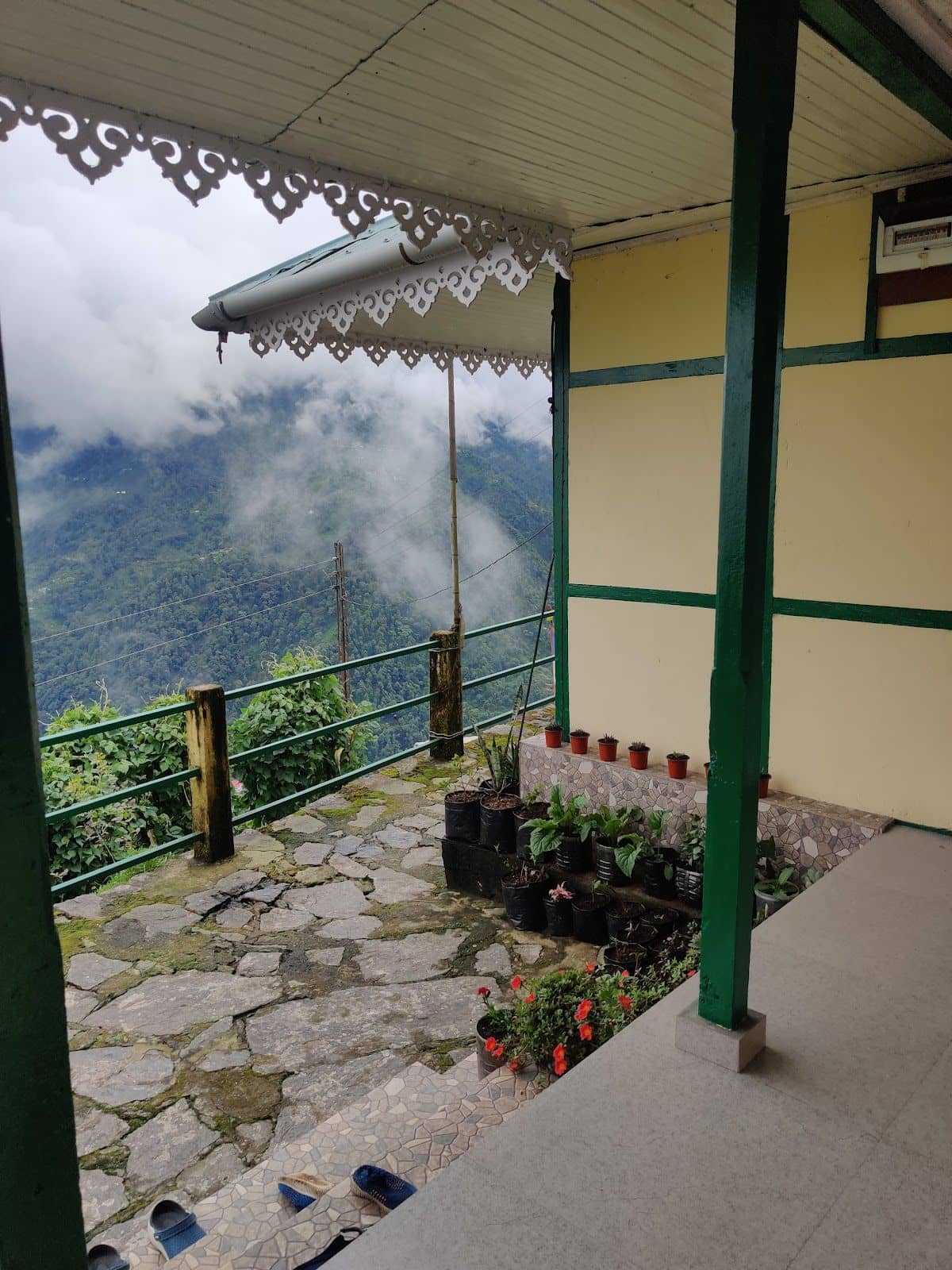 Hilltop Bungalow w/ Dzuluk Rd Views, Sikkim - Sikkim photo 5
