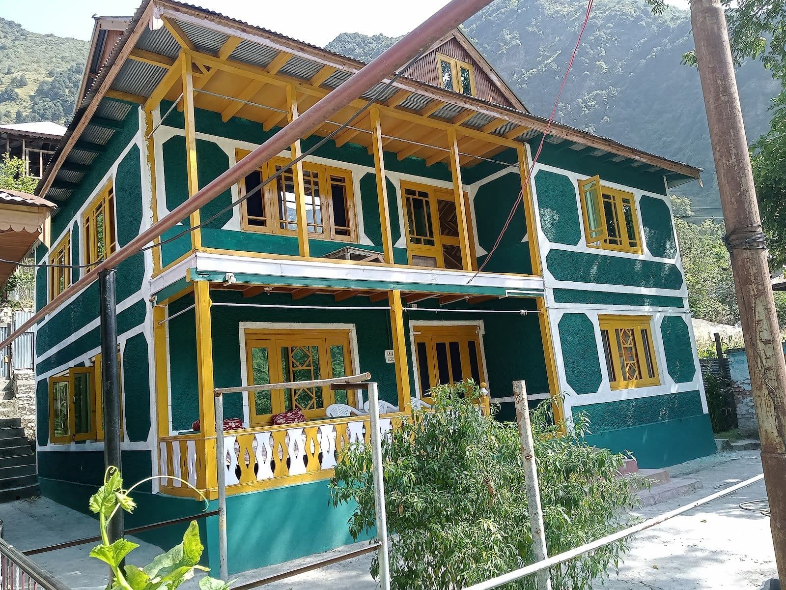 Clean Homestay w/ Polite Staff, J&K in Teetwal, J&K 1