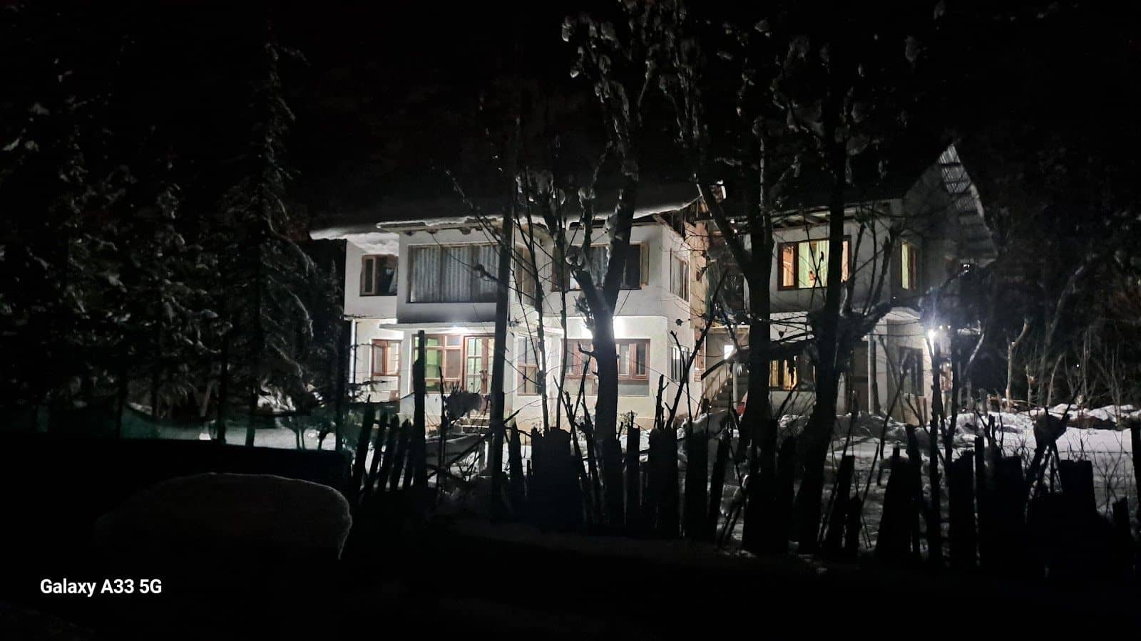 Spacious Homestay by the River, J&K - Jammu & Kashmir