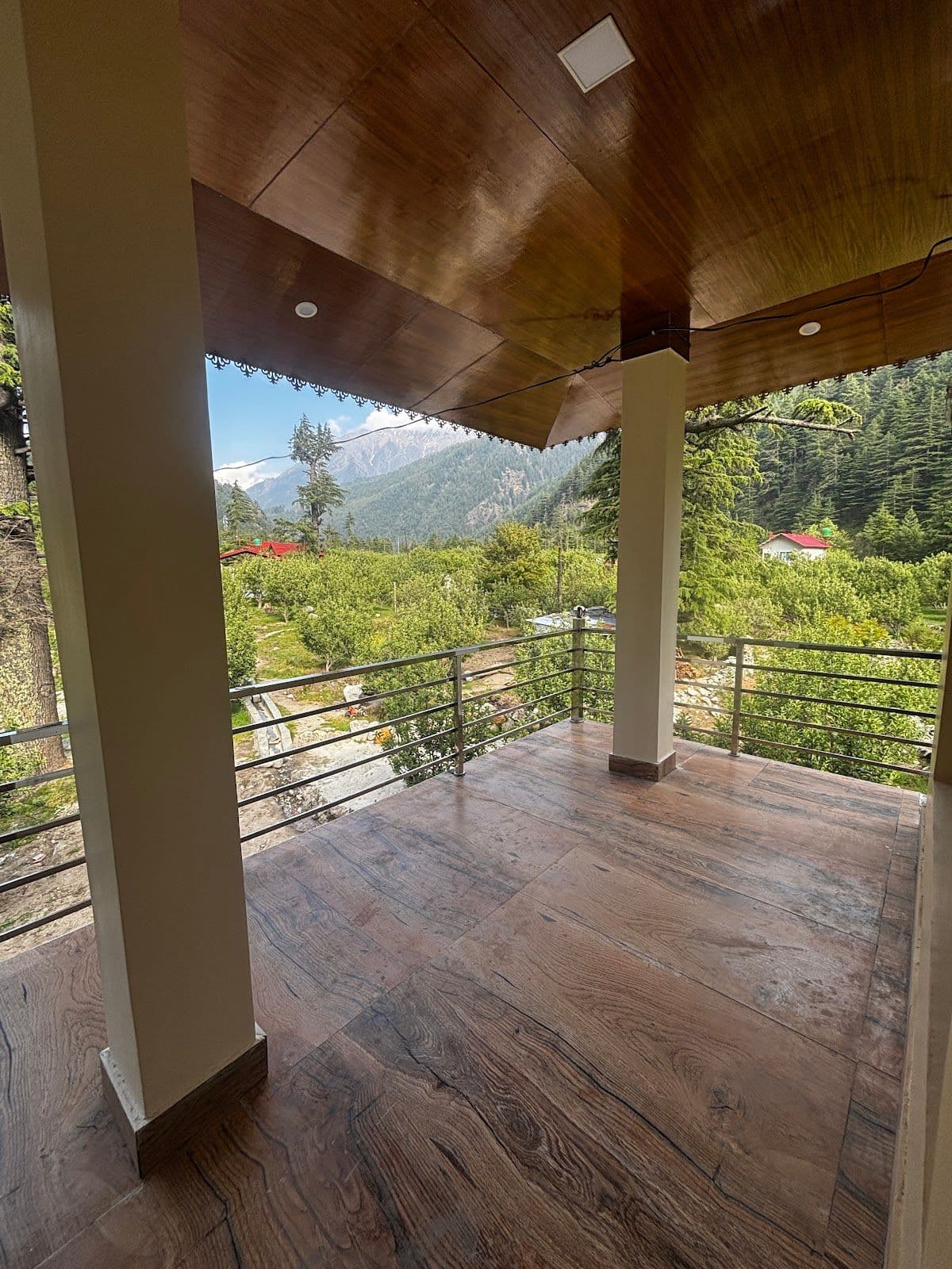 Apple Homestay w/ River Views, Uttarakhand in Harsil, Uttarakhand 8