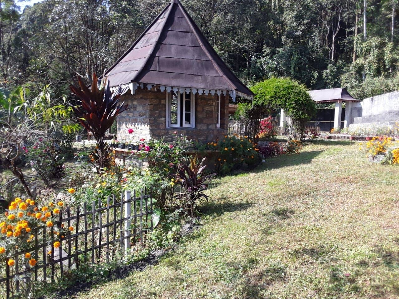 10BR Wood Chalet w/ Private Hill & Kanchanjunga - Takdah photo 4