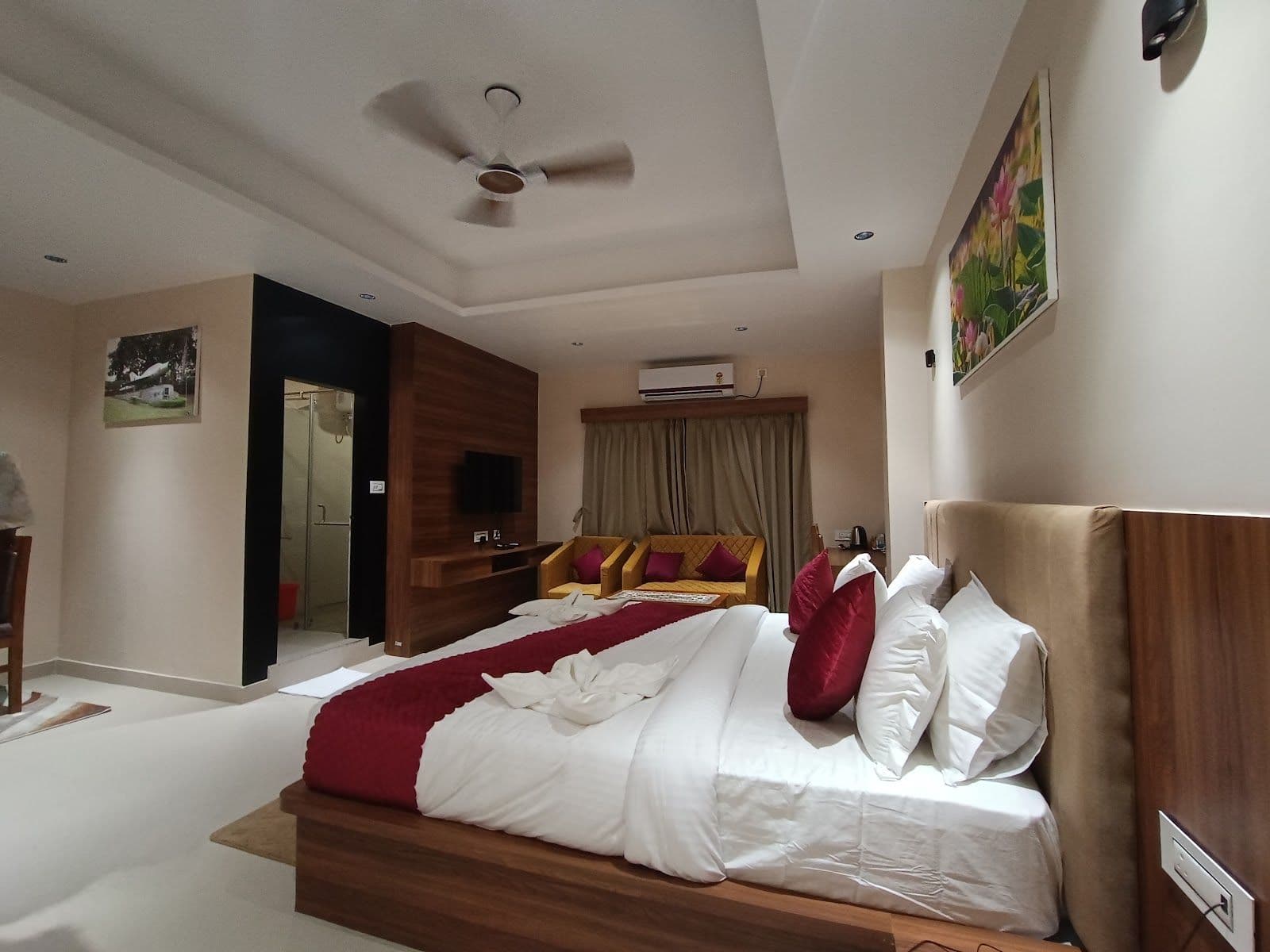 Luxurious Comfort w/ Cozy Interior, Assam in Tezpur, Assam 2