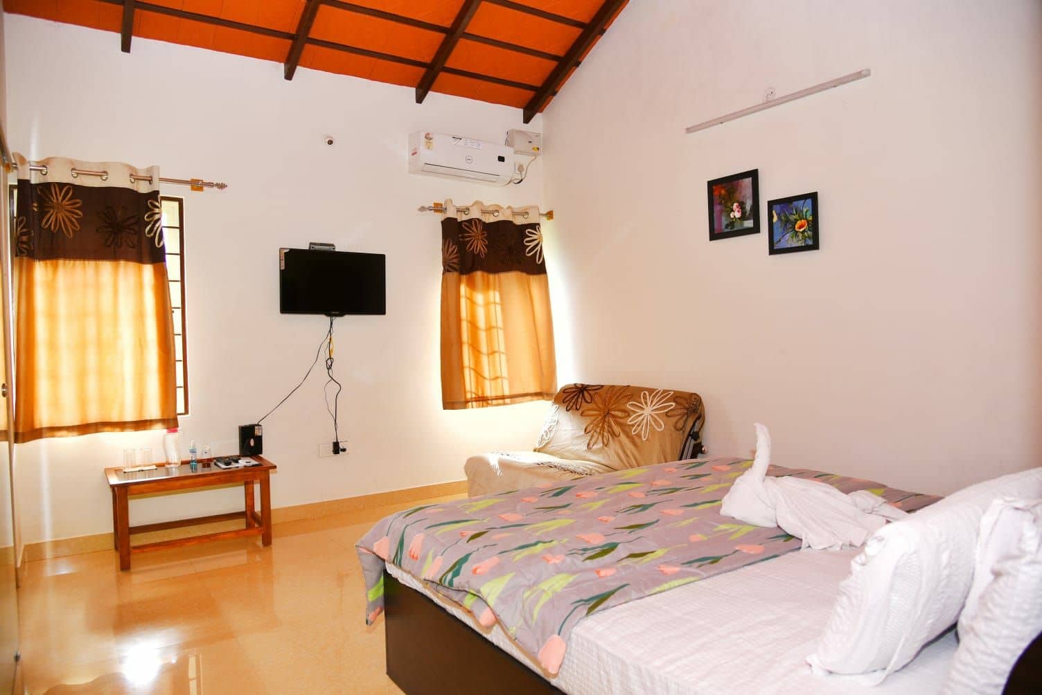 TT, Badminton, Archery w/ Wifi in Coffee Estate - India photo 3