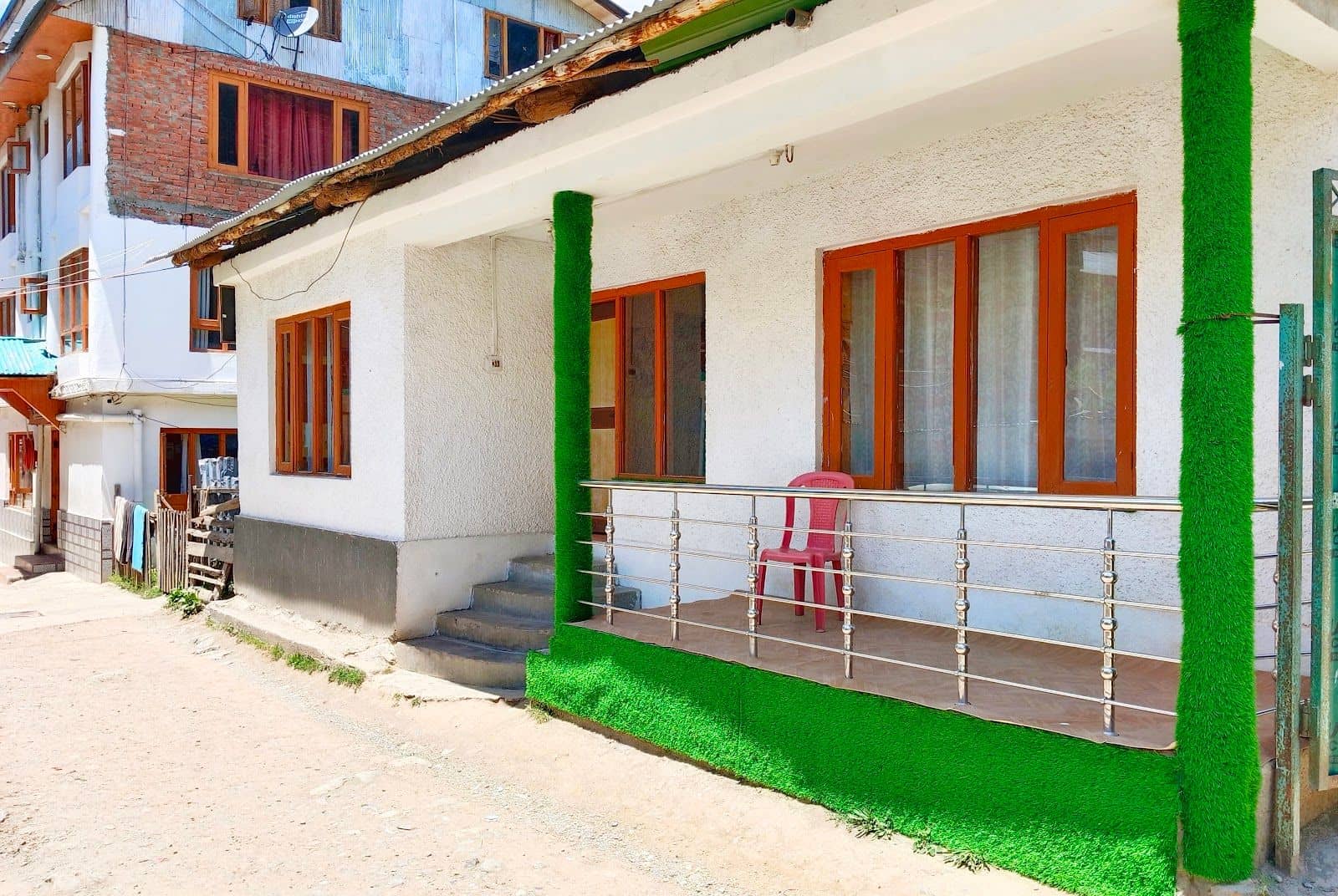 Clean Rooms Homestay w/ WiFi & TVs, Jammu - Pahalgam, Jammu & Kashmir