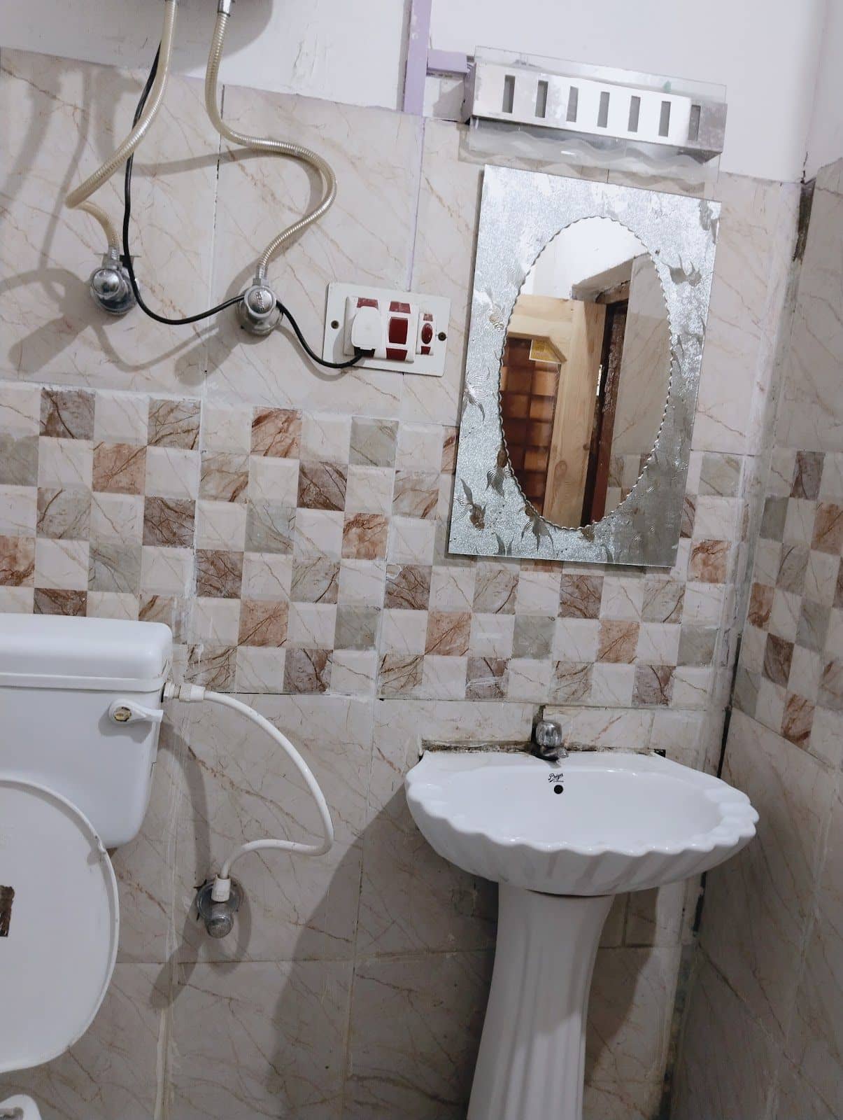 Warm Homestay w/ Delicious Meals, Jammu & Kashmir - Srinagar, Jammu & Kashmir photo 4