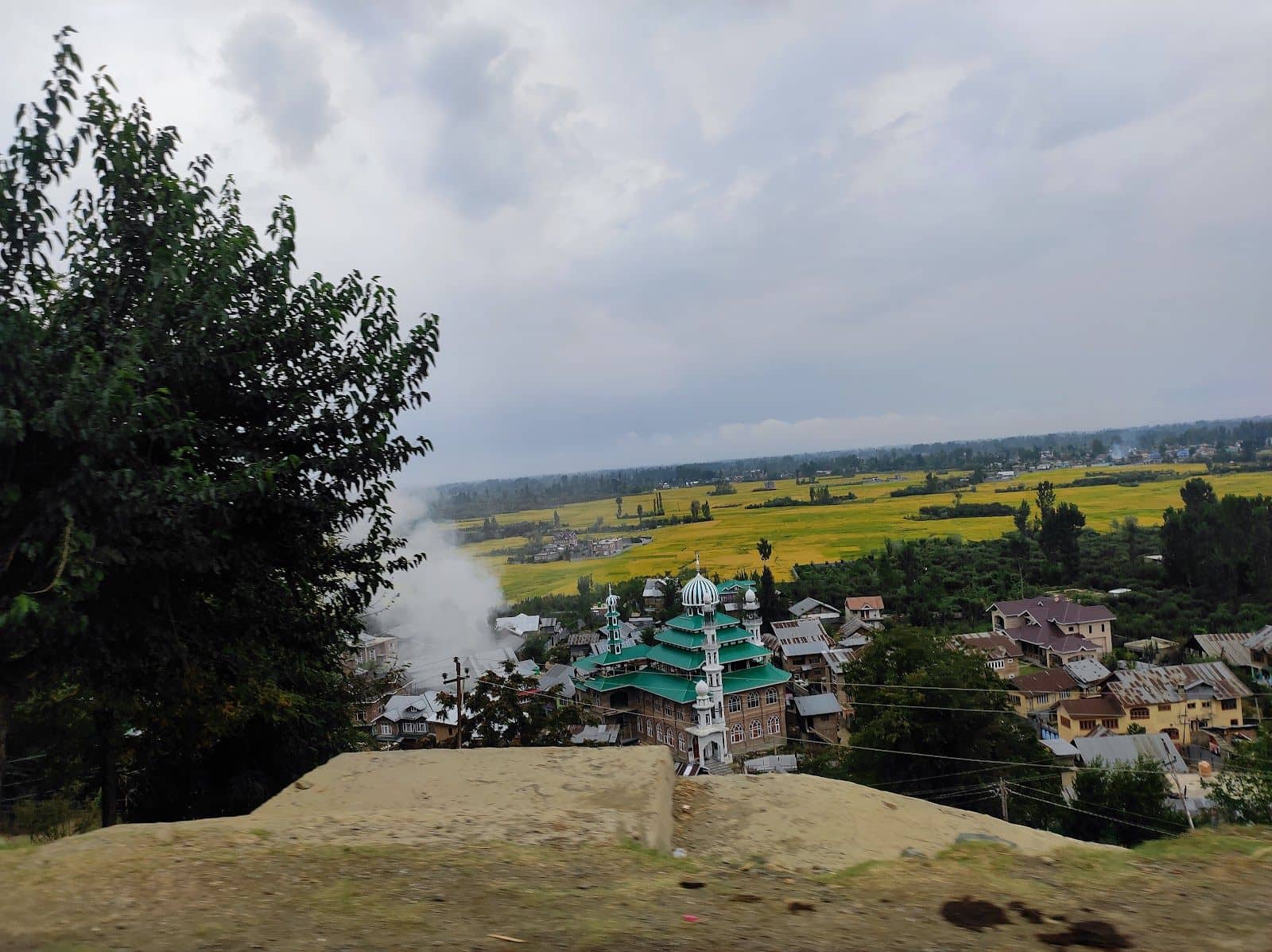 Hilltop Homestay w/ Wular Lake Views, Kashmir - Srinagar, Kashmir photo 4