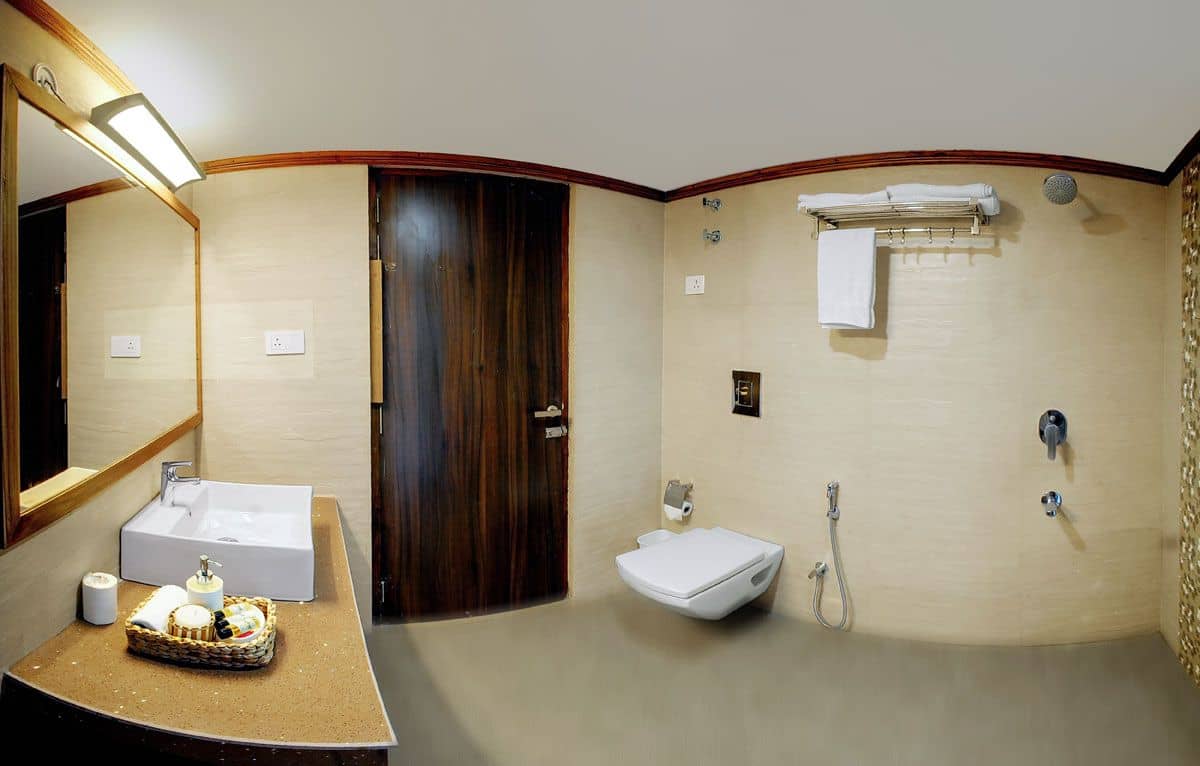 Cliff-Peak Homestay w/ Valley Views, Uttarakhand - Mukteshwar, Uttarakhand photo 4