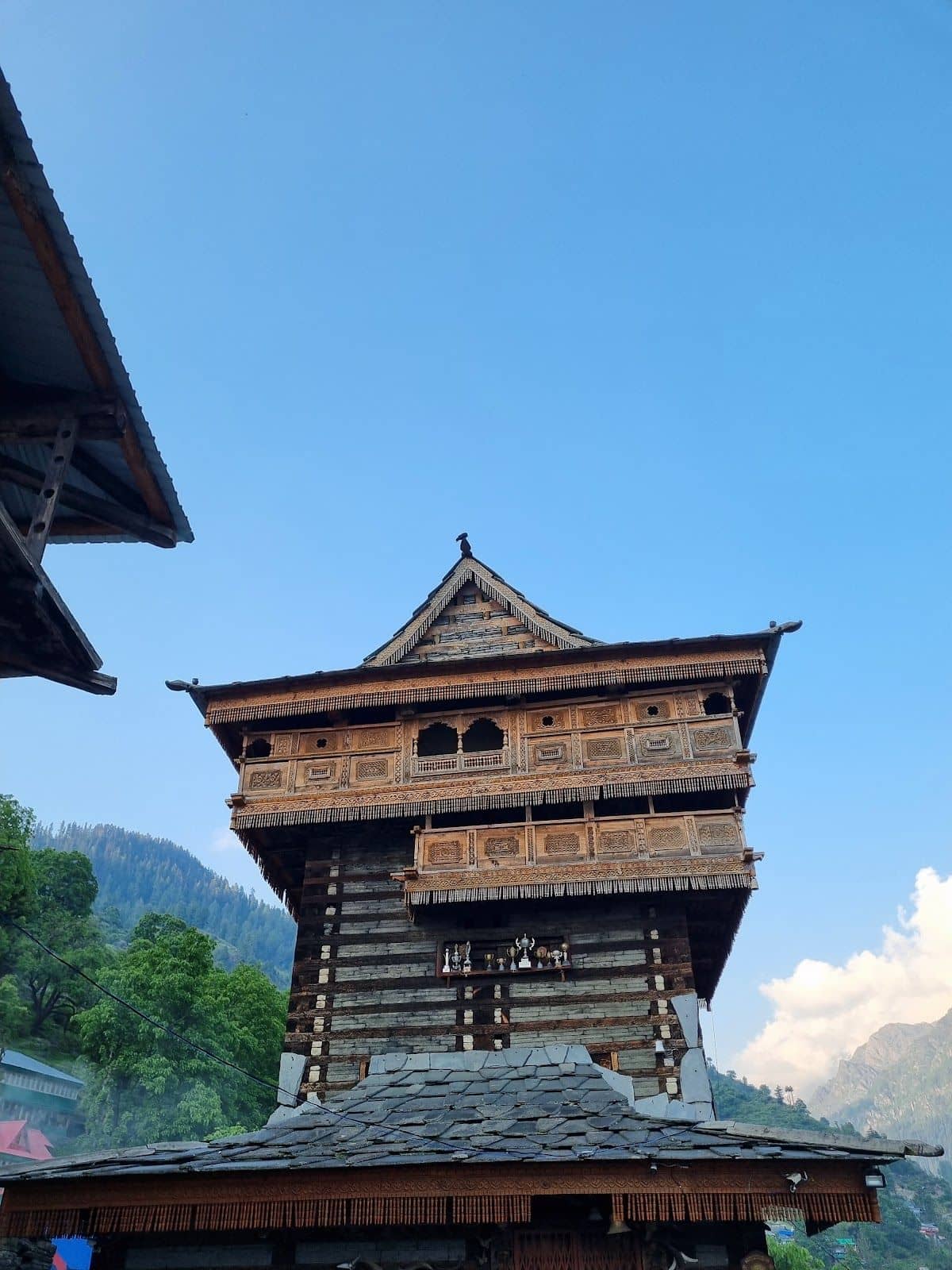 Wooden Hall Homestay w/ Home Meals & Treks, HP - Janglik, HP