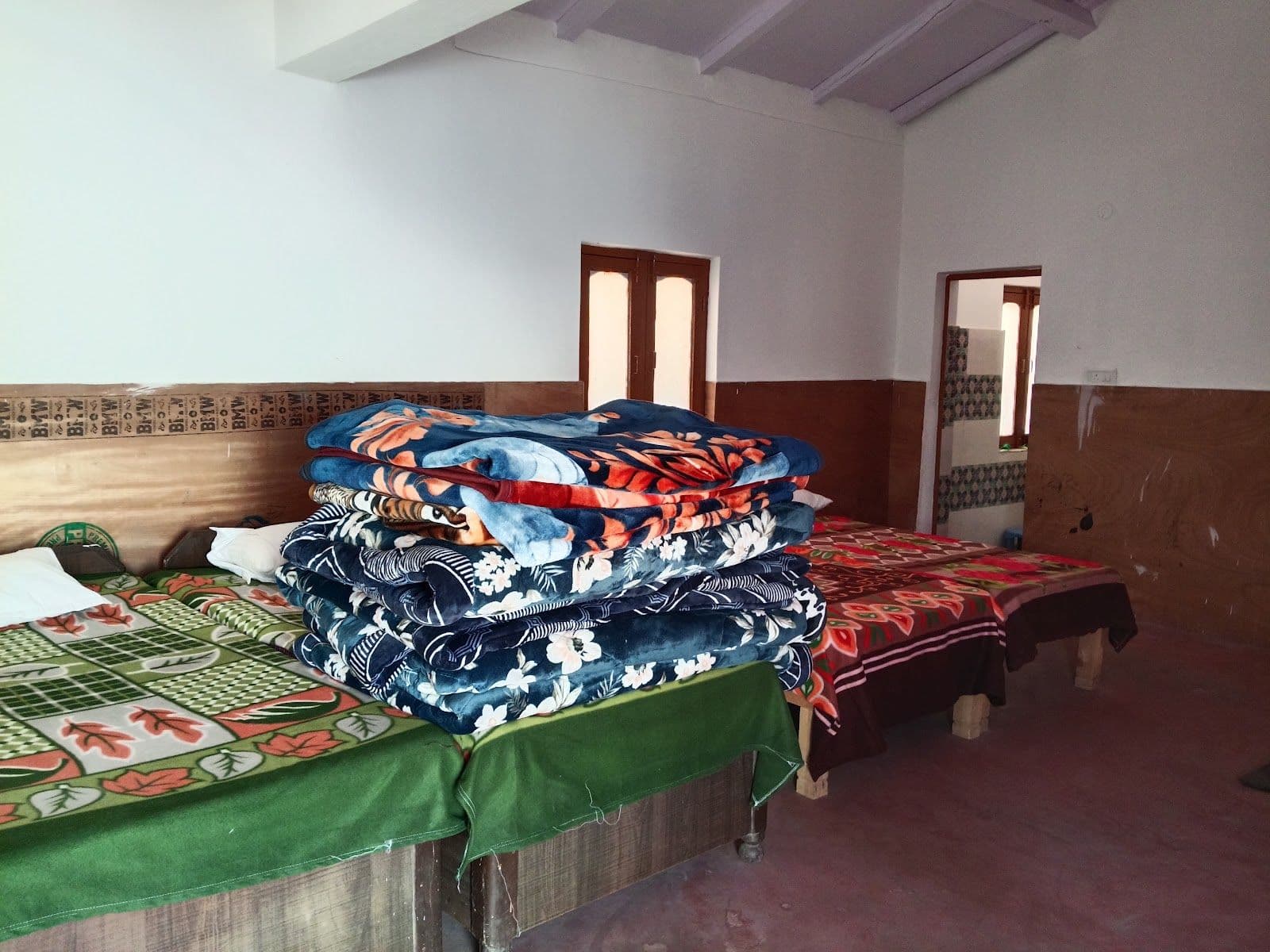 Village Homestay w/ Home Meals & Treks in Mundoli, Uttarakhand 1