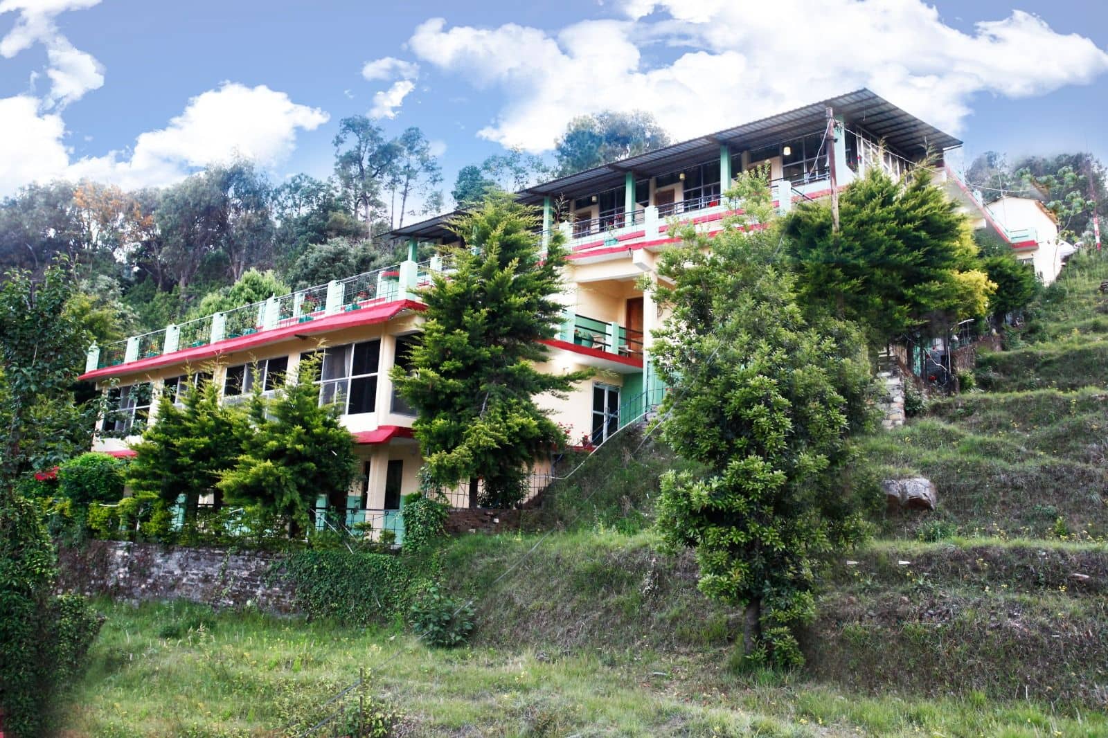 Homestay w/ Himalayan Views & Home Meals - Kausani, Uttarakhand