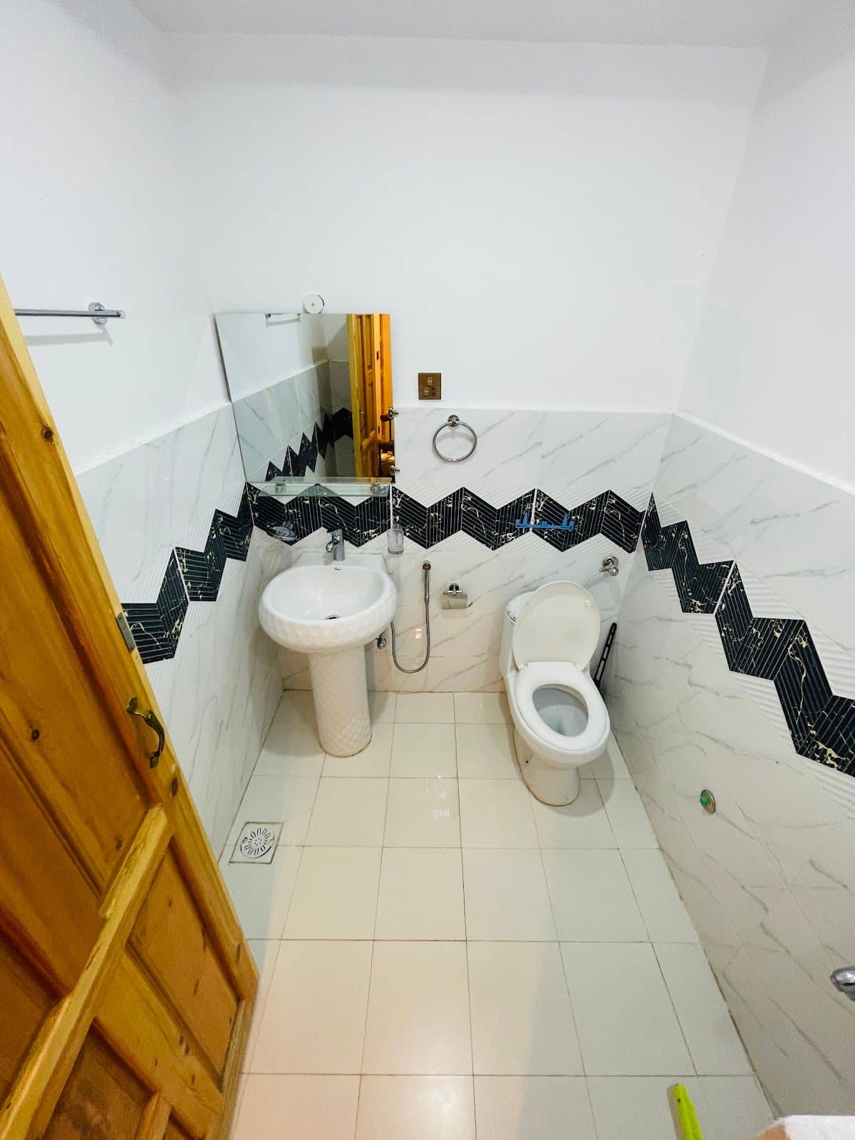 Central Hotel w/ Food & Views, Pakistan - Skardu, Skardu photo 4