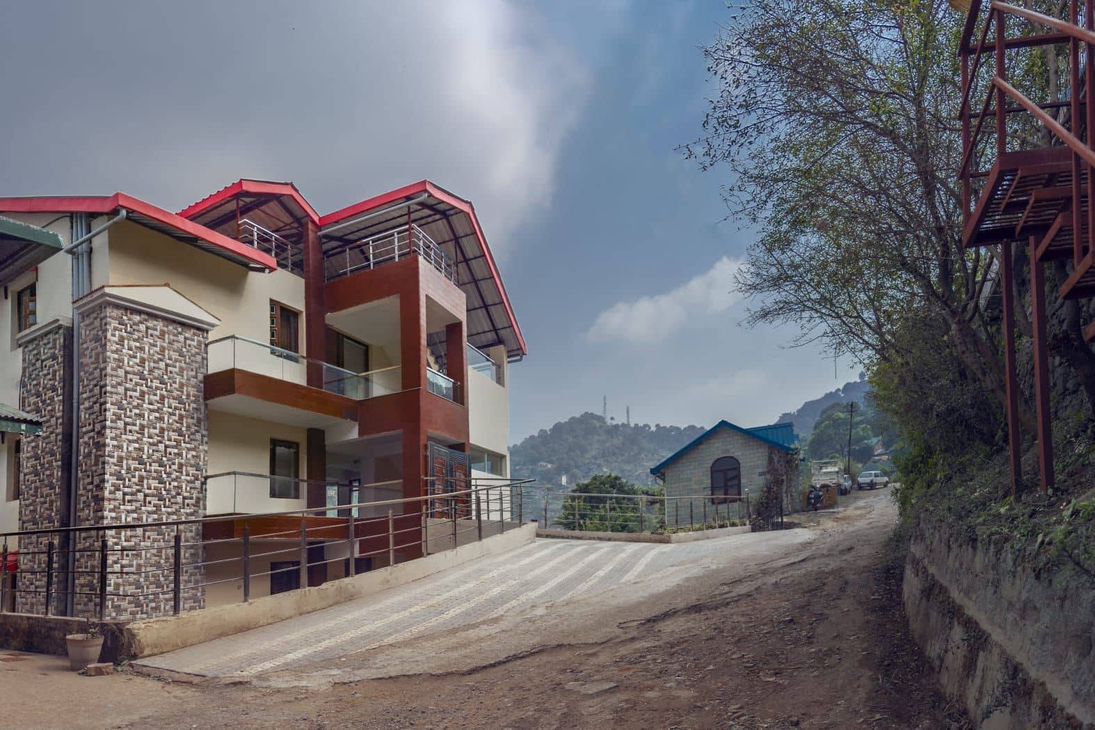 Mountain View Homestay w/ Tasty Home Meals, HP - Himachal Pradesh