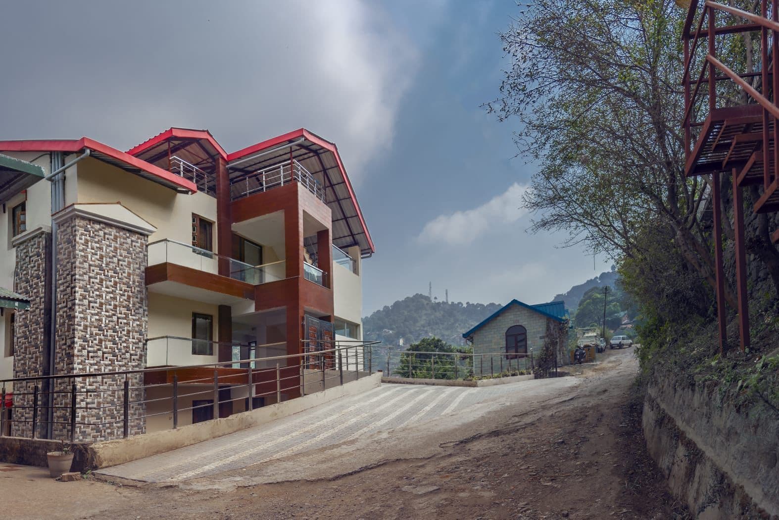 Mountain View Homestay w/ Tasty Home Meals, HP in Himachal Pradesh 1