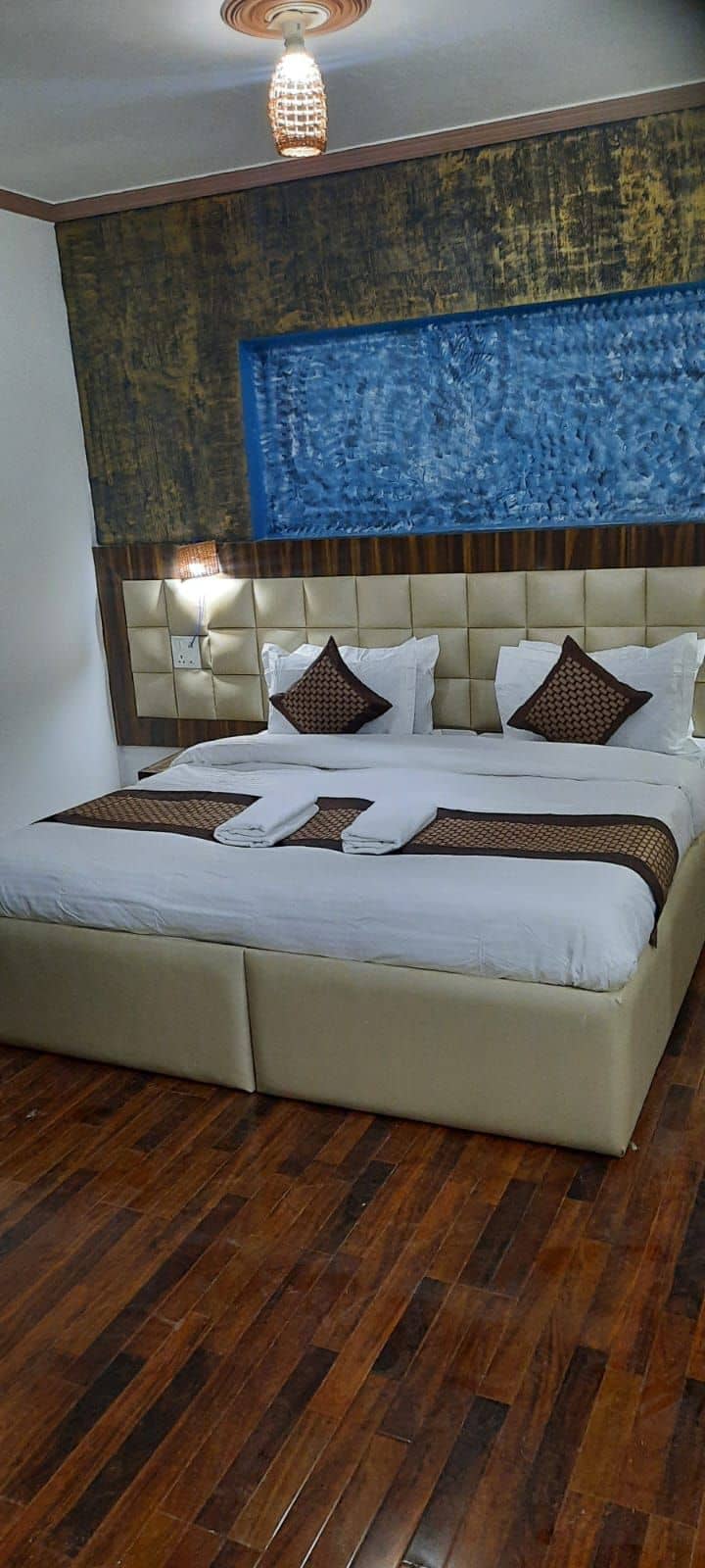 Homestay w/ Central Heating & Home Meals, J&K - Srinagar, J&K photo 4