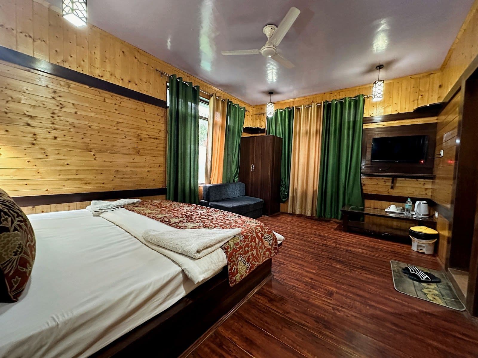 River View Homestay w/ Home Meals, Kashmir in Pahalgam, Kashmir 2