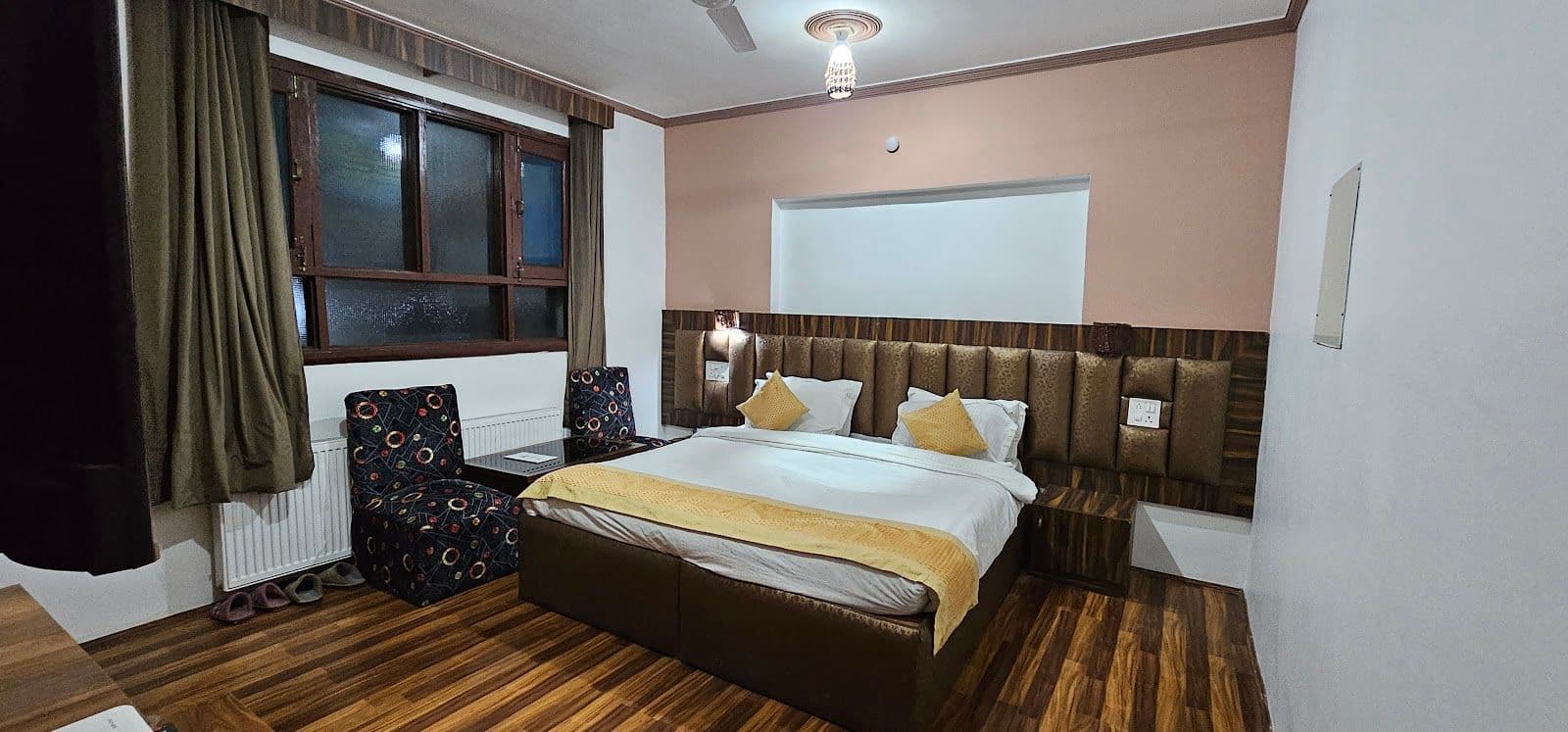 Homestay w/ Central Heating & Home Meals, J&K in Srinagar, J&K 2