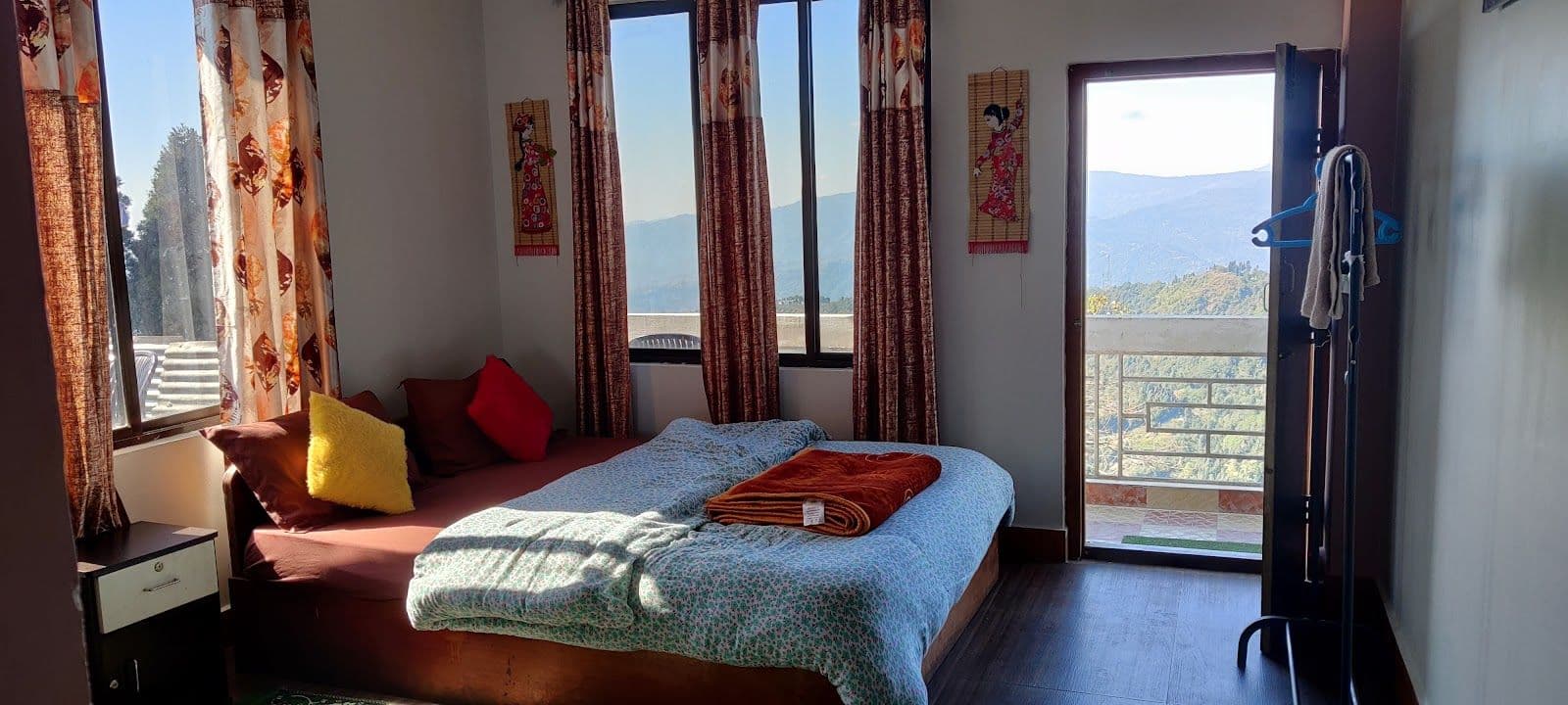 Tranquil Mountain Retreat: Spacious Home Stay in Sonada 1