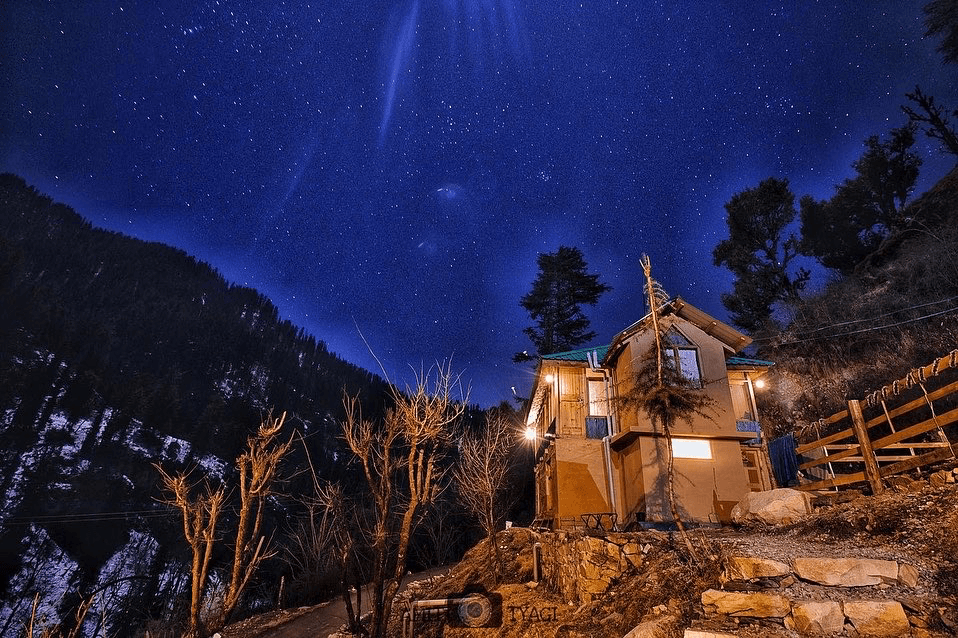 Cozy Homestay in Parashar in Parashar 8