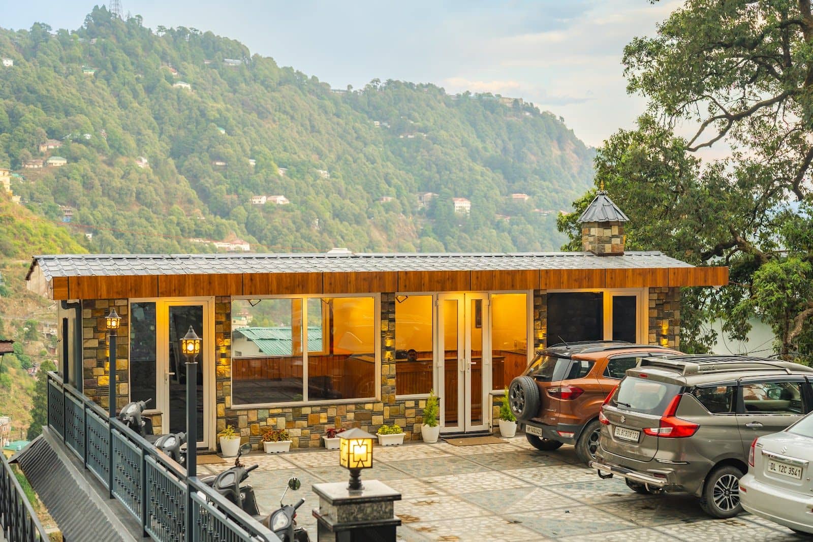 Wooden Design Homestay w/ Hill Views, Uttarakhand - Mussoorie, Uttarakhand